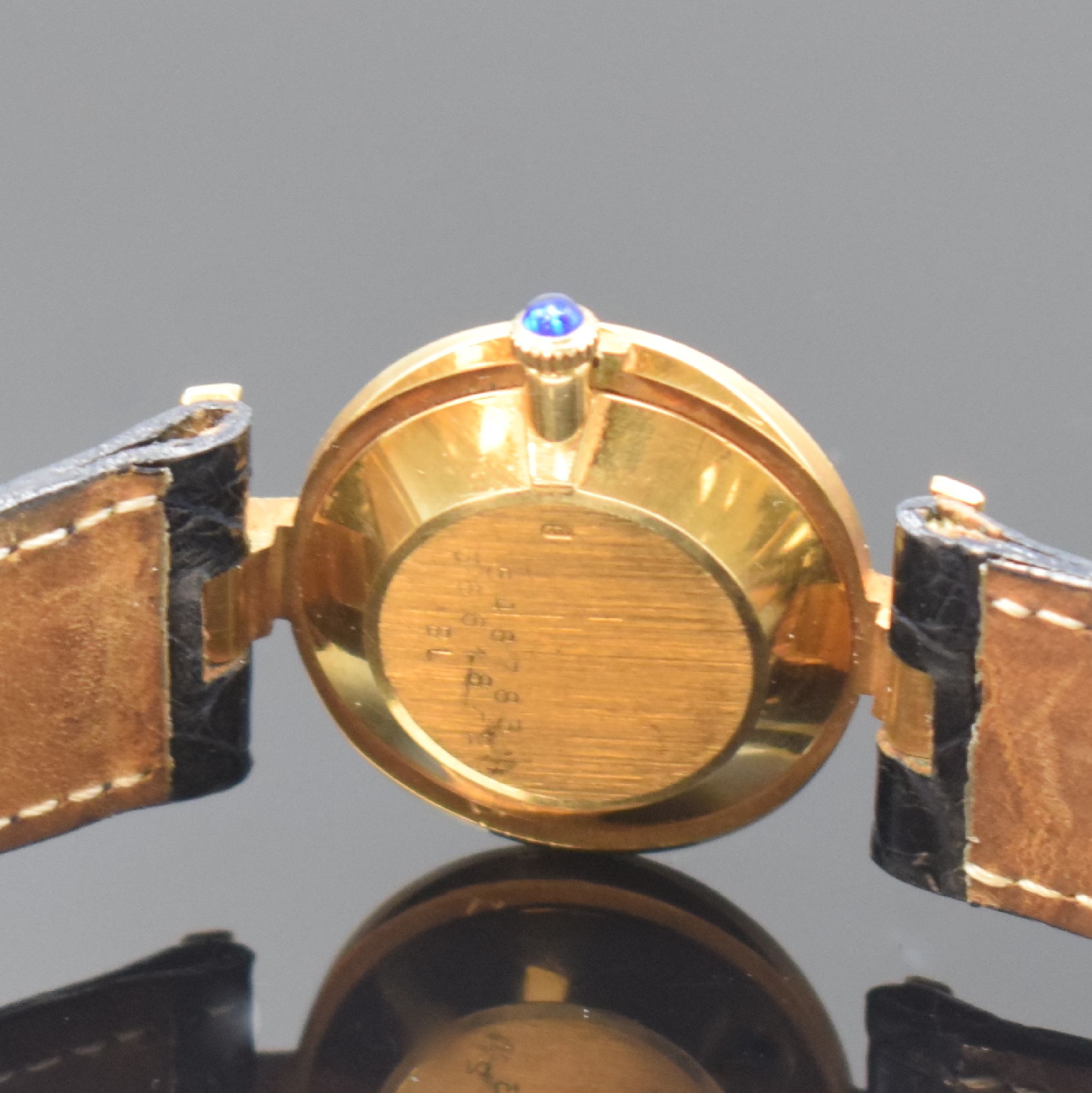 Detail d: BAUME & MERCIER Damenarmbanduhr in GG 750/000, Schweiz um 1975, Handaufzug, Boden aufgedr., orig. Lederband m. verg. Dornschl., Schmuckkrone, ...
