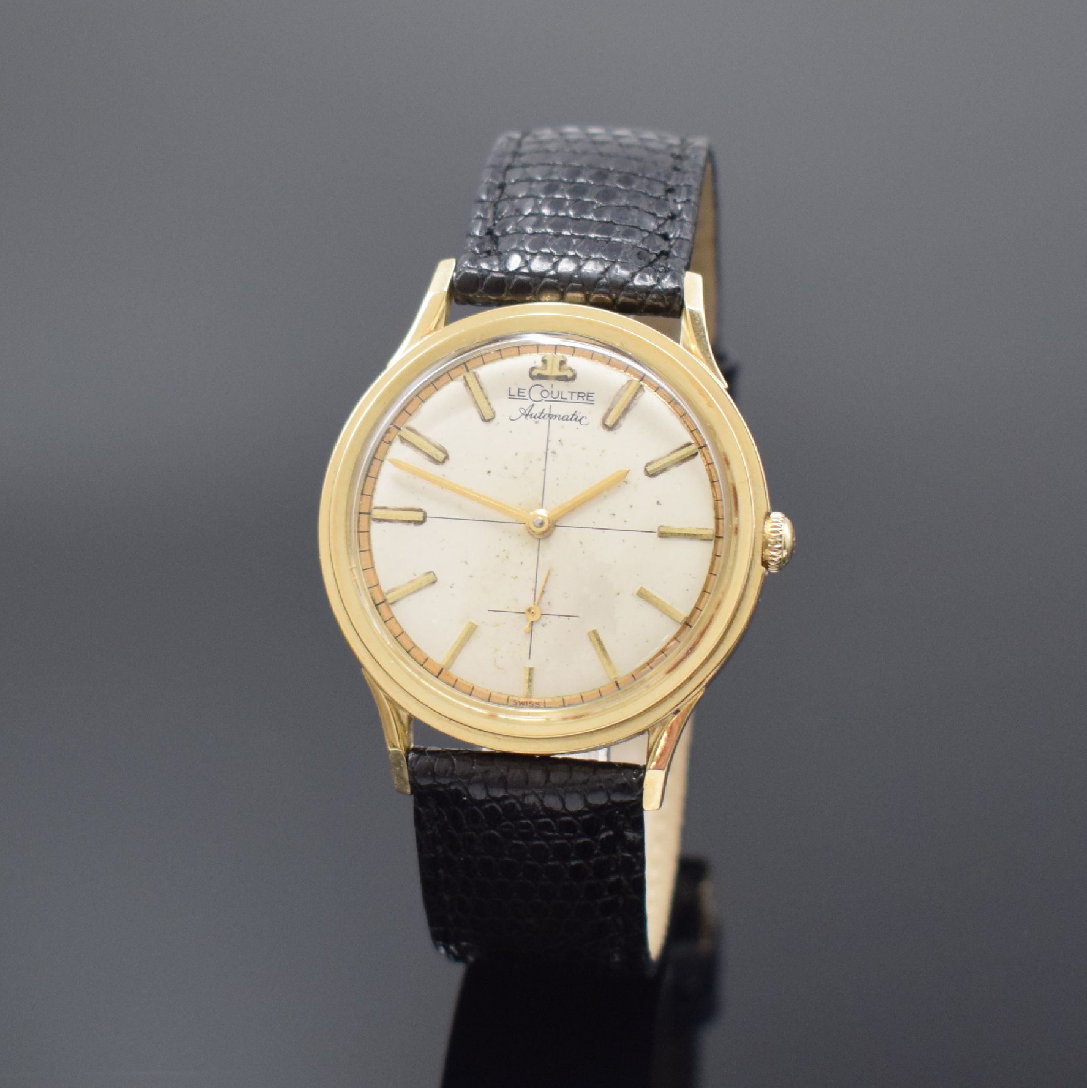 LeCoultre Herrenarmbanduhr in 14k Gold filled, Schweiz um 1950, Hammerautomatik, Boden verschr., silb. orig. Zifferbl. fl., gold. Std.-Ind., gold. ...