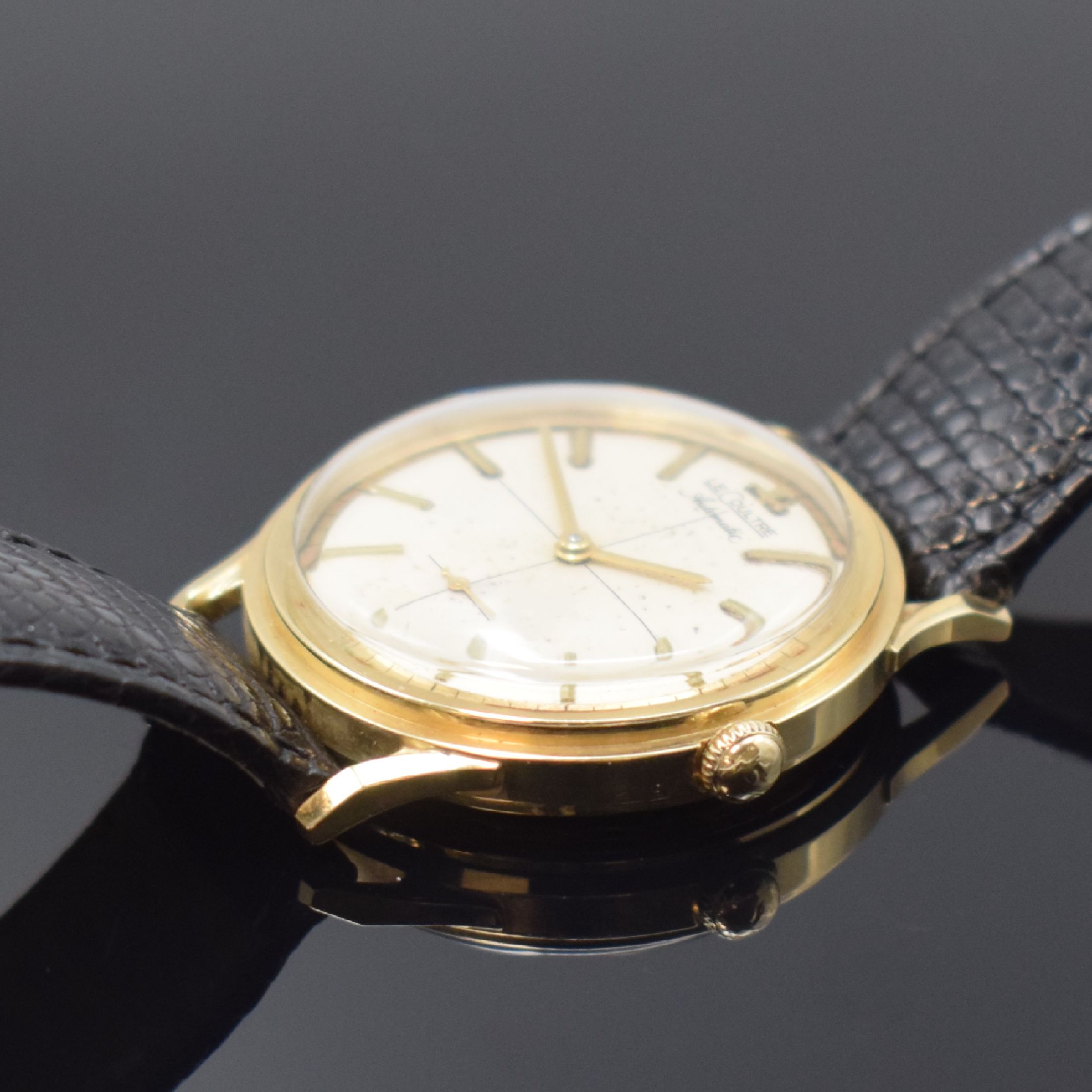 Detail b: LeCoultre Herrenarmbanduhr in 14k Gold filled, Schweiz um 1950, Hammerautomatik, Boden verschr., silb. orig. Zifferbl. fl., gold. Std.-Ind., gold. ...