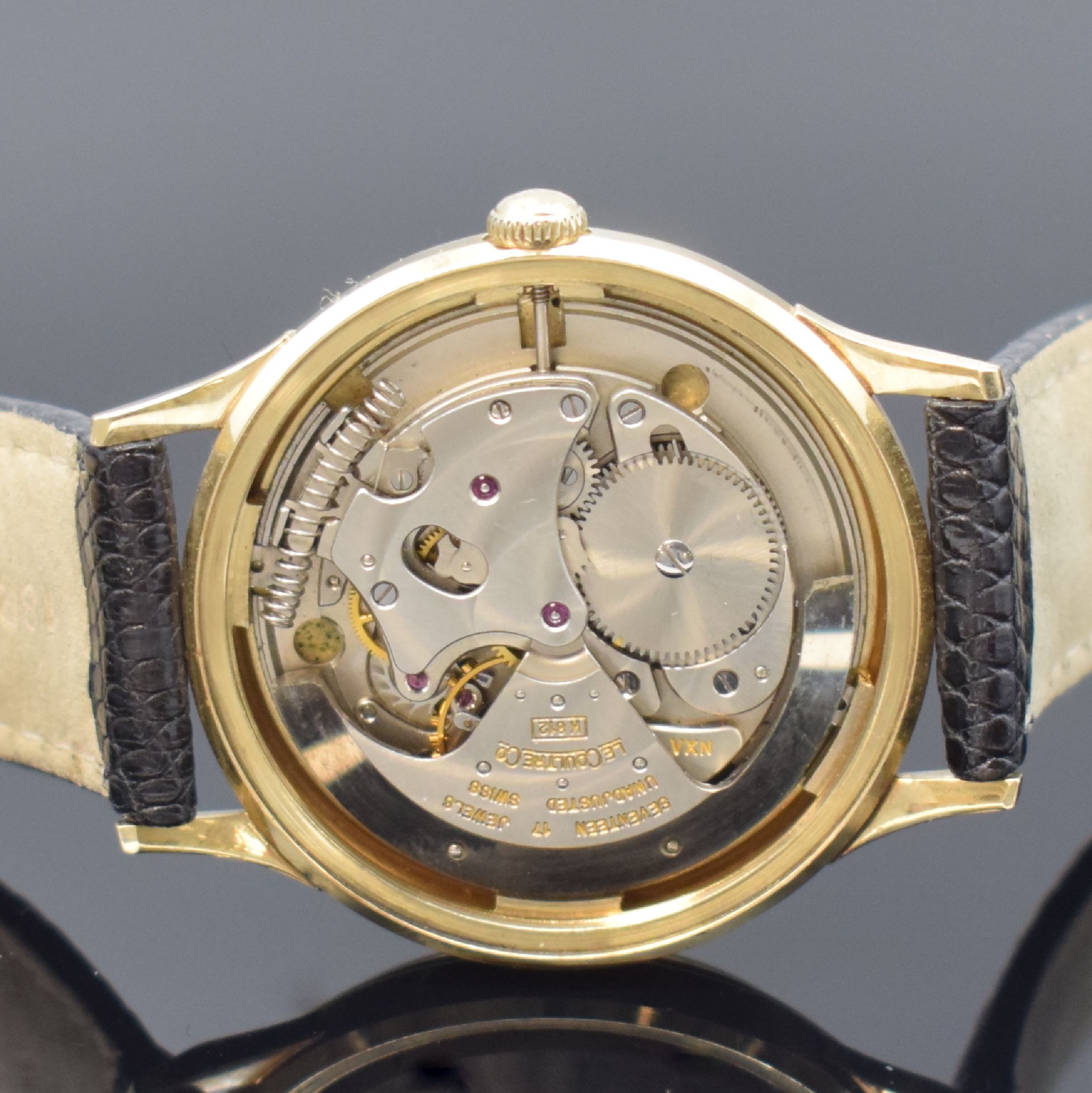 Detail d: LeCoultre Herrenarmbanduhr in 14k Gold filled, Schweiz um 1950, Hammerautomatik, Boden verschr., silb. orig. Zifferbl. fl., gold. Std.-Ind., gold. ...