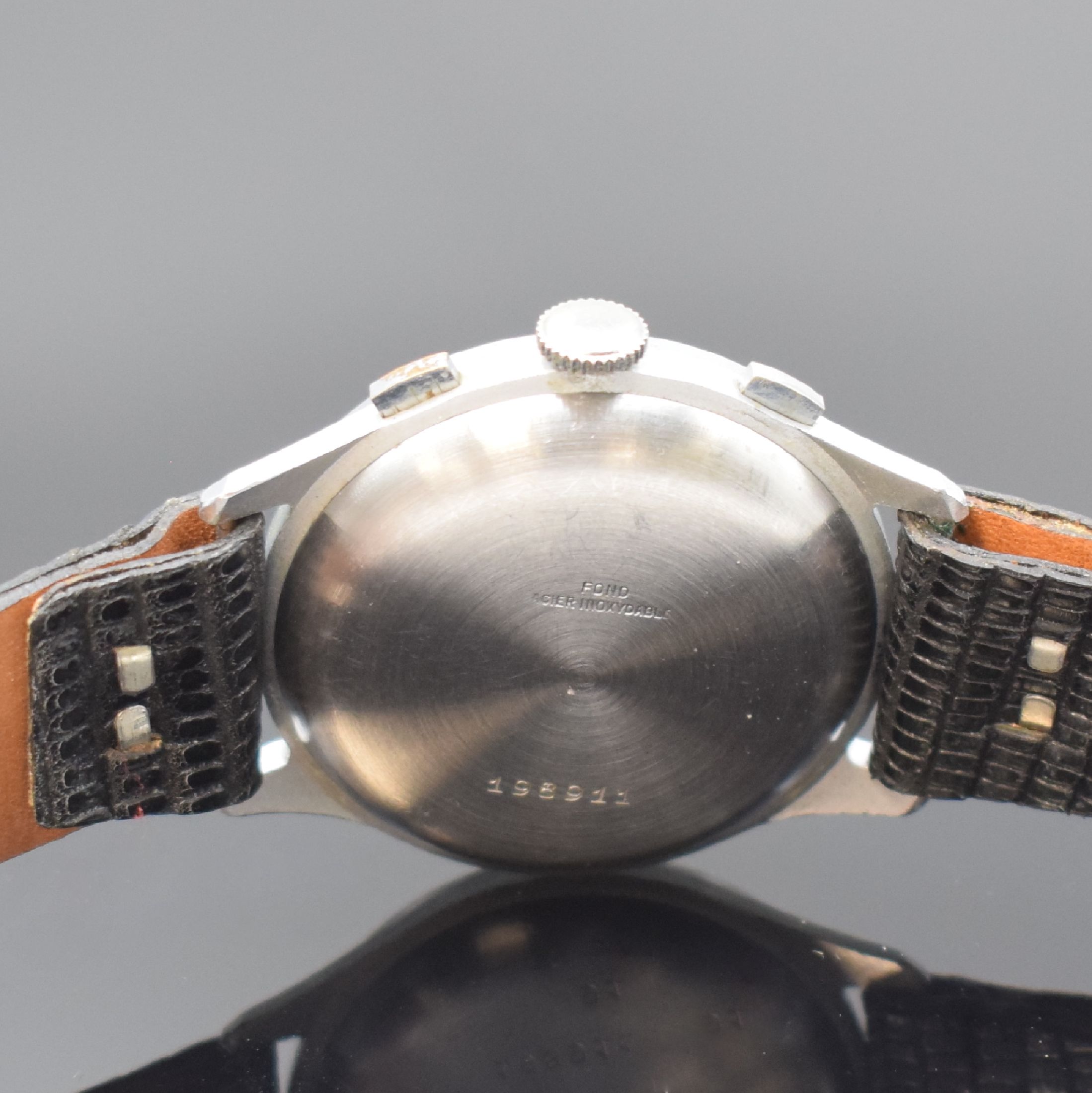 Detail c: NIGA Schaltradchronograph im verchromten Gehäuse, Schweiz um 1945, Handaufzug, Boden aufgedr., silb. Duoton-Zifferbl. m. röm. Zahlen, orig. Zeiger, ...