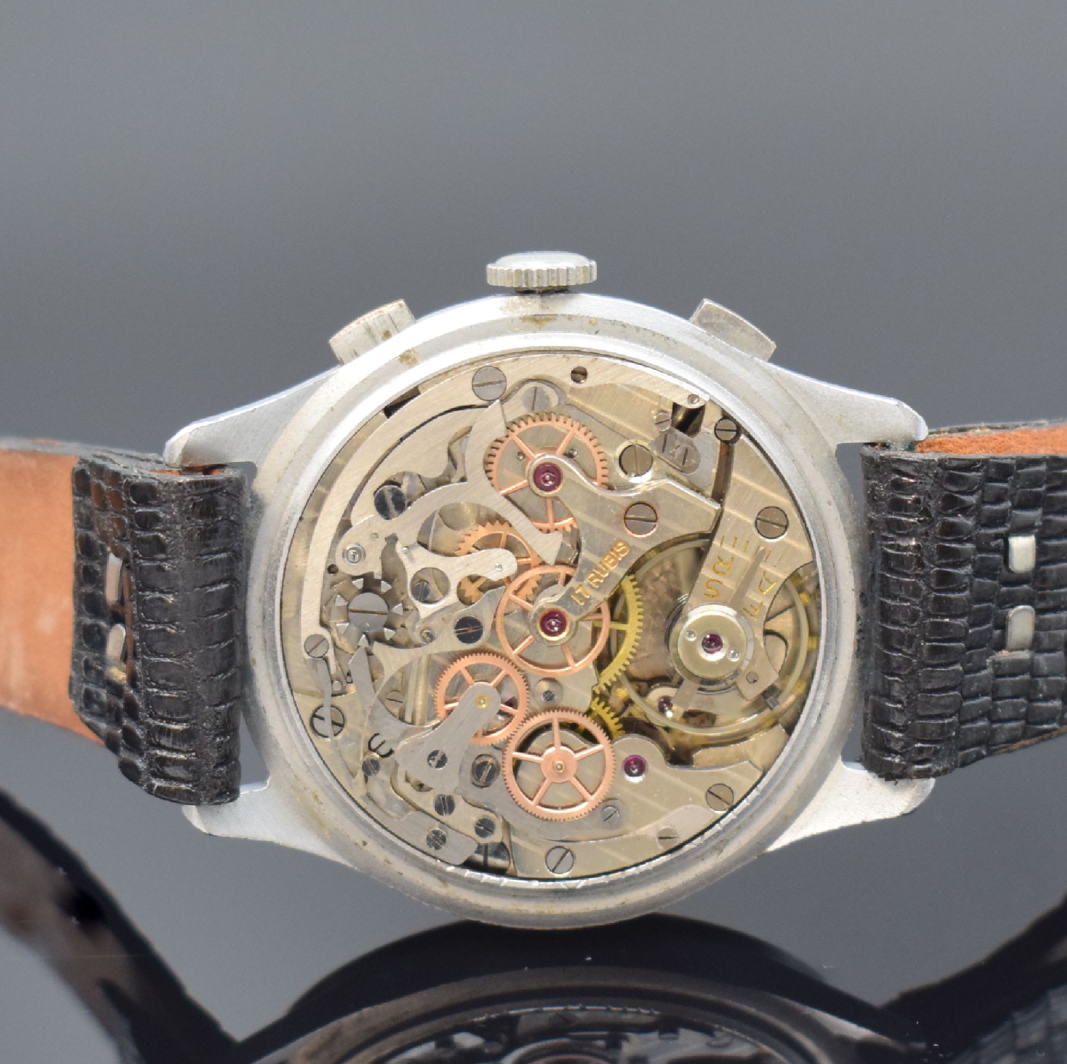 Detail d: NIGA Schaltradchronograph im verchromten Gehäuse, Schweiz um 1945, Handaufzug, Boden aufgedr., silb. Duoton-Zifferbl. m. röm. Zahlen, orig. Zeiger, ...