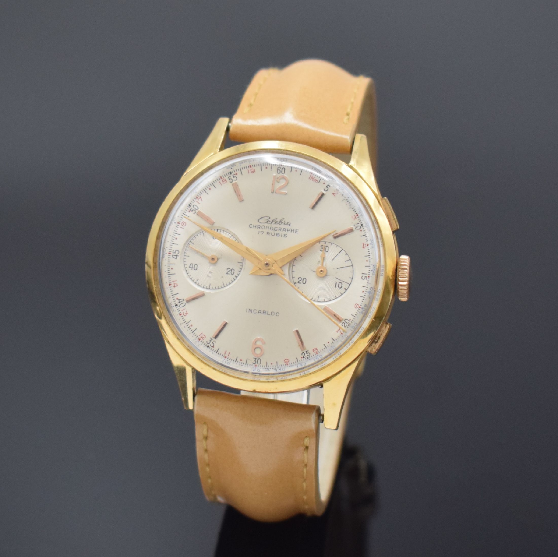CELEBRA Armbandchronograph in GG 750/000, Schweiz um 1950, Handaufzug, Boden aufgedr., silb. Zifferbl. m. gold. Std.-Ind., gold. Zeiger, 30 ...