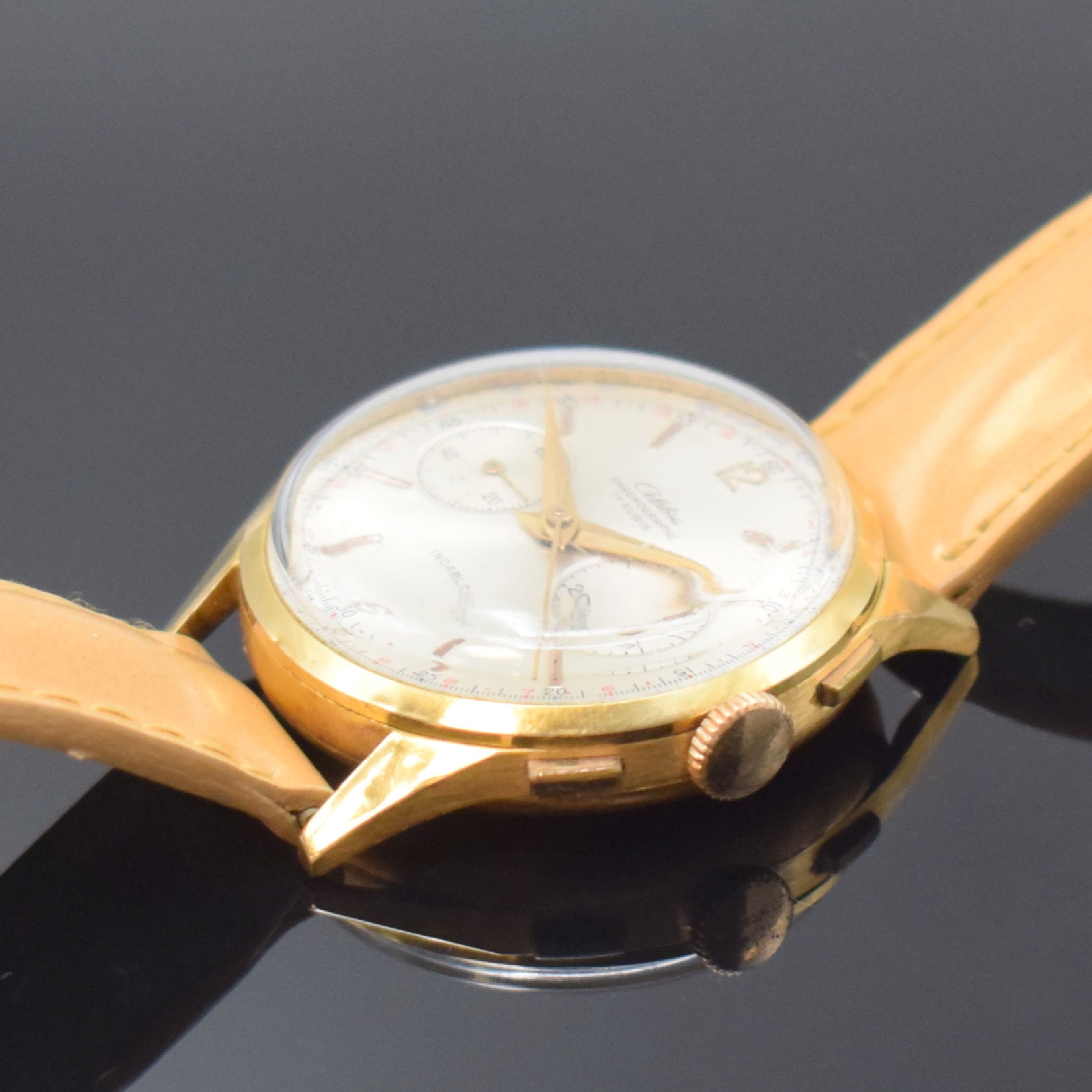 Detail b: CELEBRA Armbandchronograph in GG 750/000, Schweiz um 1950, Handaufzug, Boden aufgedr., silb. Zifferbl. m. gold. Std.-Ind., gold. Zeiger, 30 ...