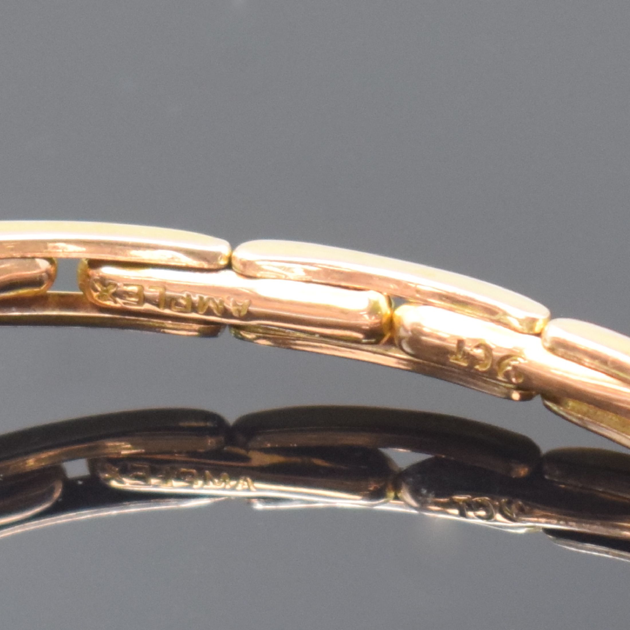 Detail b: Frühe Armbanduhr in GG 375/000 an GG 375/000 Zugband, Schweiz um 1920, Handaufzug, Scharnierboden, Emailzifferbl. m. arab. Zahlen, gebl. Zeiger, kl. ...