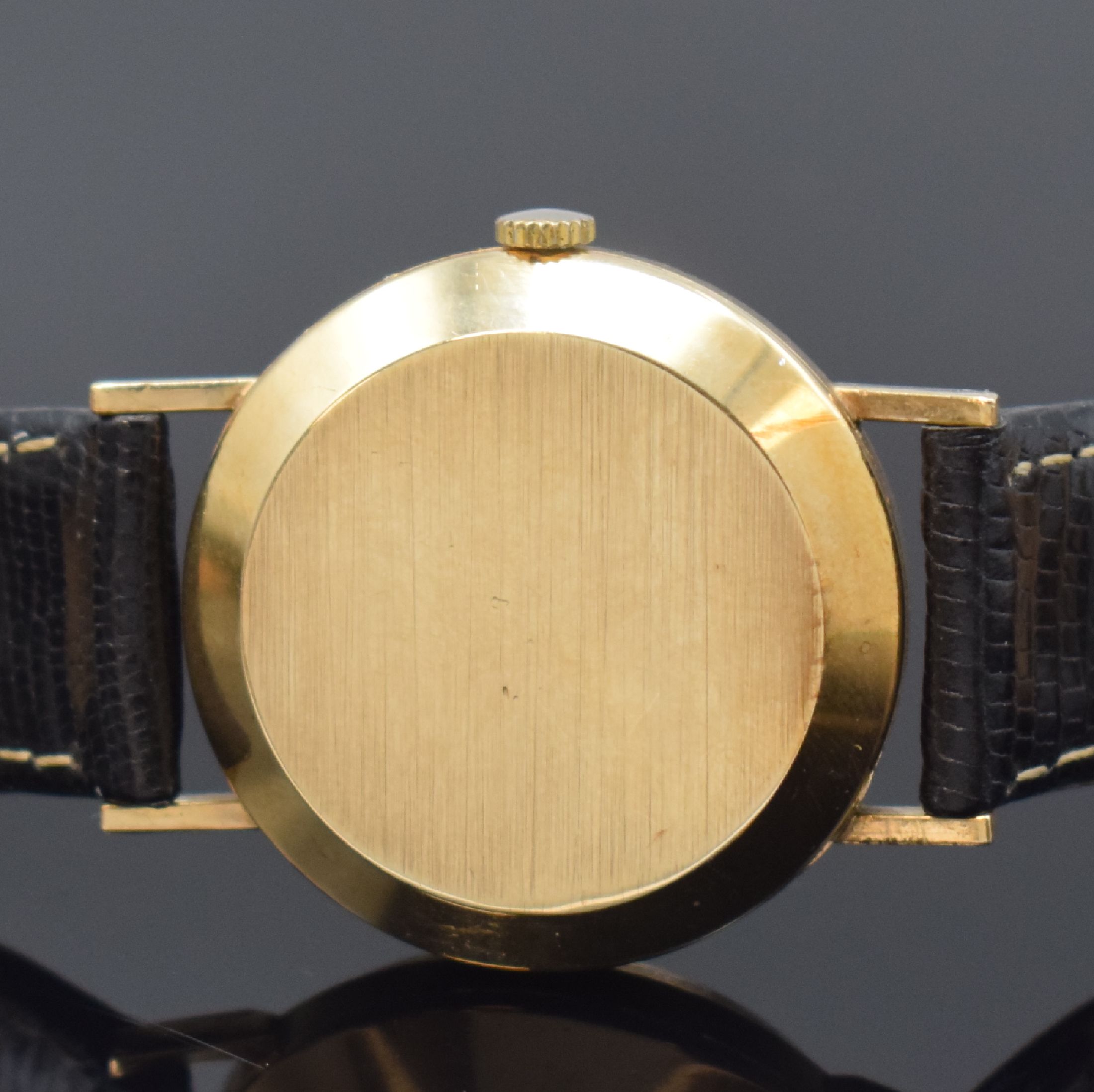 Detail c: AVIA-Matic Herrenarmbanduhr in GG 375/000, Schweiz / England um 1965, Automatik, 2-tlg. Geh., Boden aufgedr., silb. Zifferbl., gold. Indizes u. ...