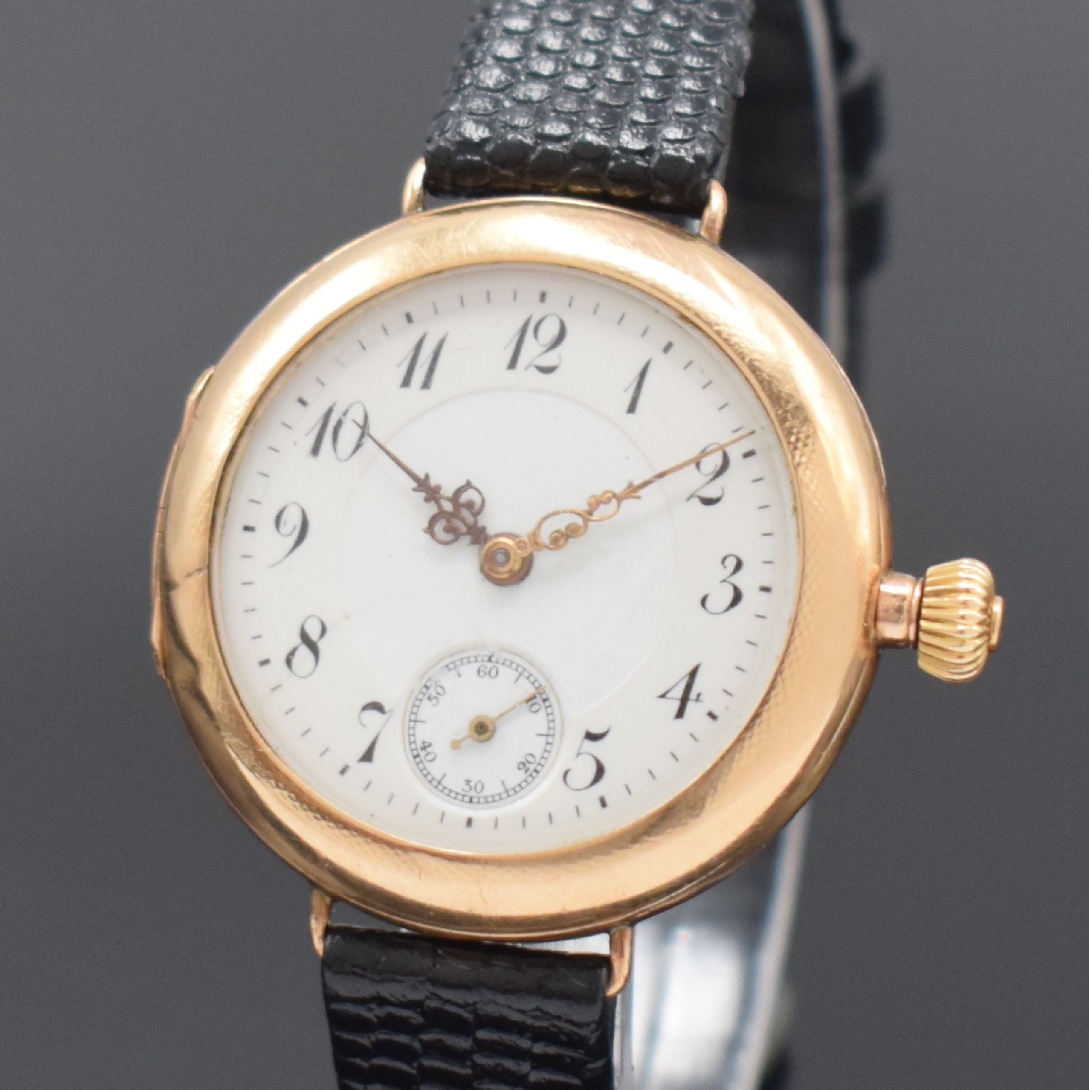 Detail a: IWC umgebaute Savonette in GG 585/000, Schweiz um 1910, 3-Deckel Goldgeh. dell., guill. Rückdeckel, Zeigerst. unter Sprungdeckel, 2 tlg.-Zifferbl. ...