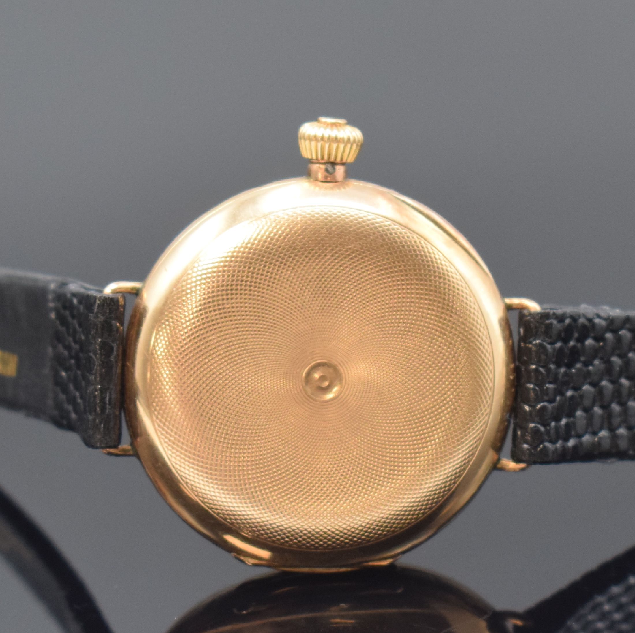 Detail b: IWC umgebaute Savonette in GG 585/000, Schweiz um 1910, 3-Deckel Goldgeh. dell., guill. Rückdeckel, Zeigerst. unter Sprungdeckel, 2 tlg.-Zifferbl. ...