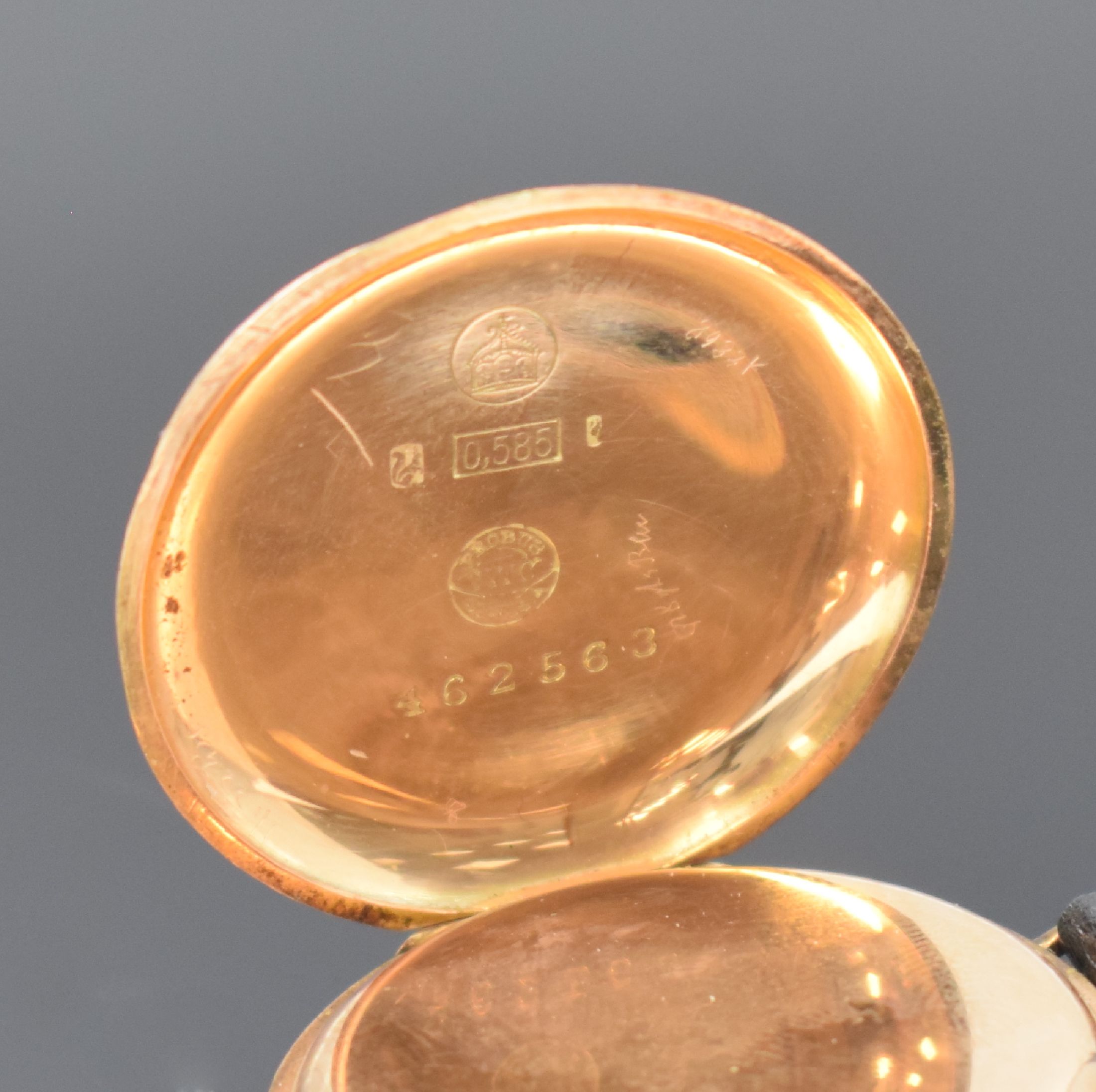 Detail c: IWC umgebaute Savonette in GG 585/000, Schweiz um 1910, 3-Deckel Goldgeh. dell., guill. Rückdeckel, Zeigerst. unter Sprungdeckel, 2 tlg.-Zifferbl. ...
