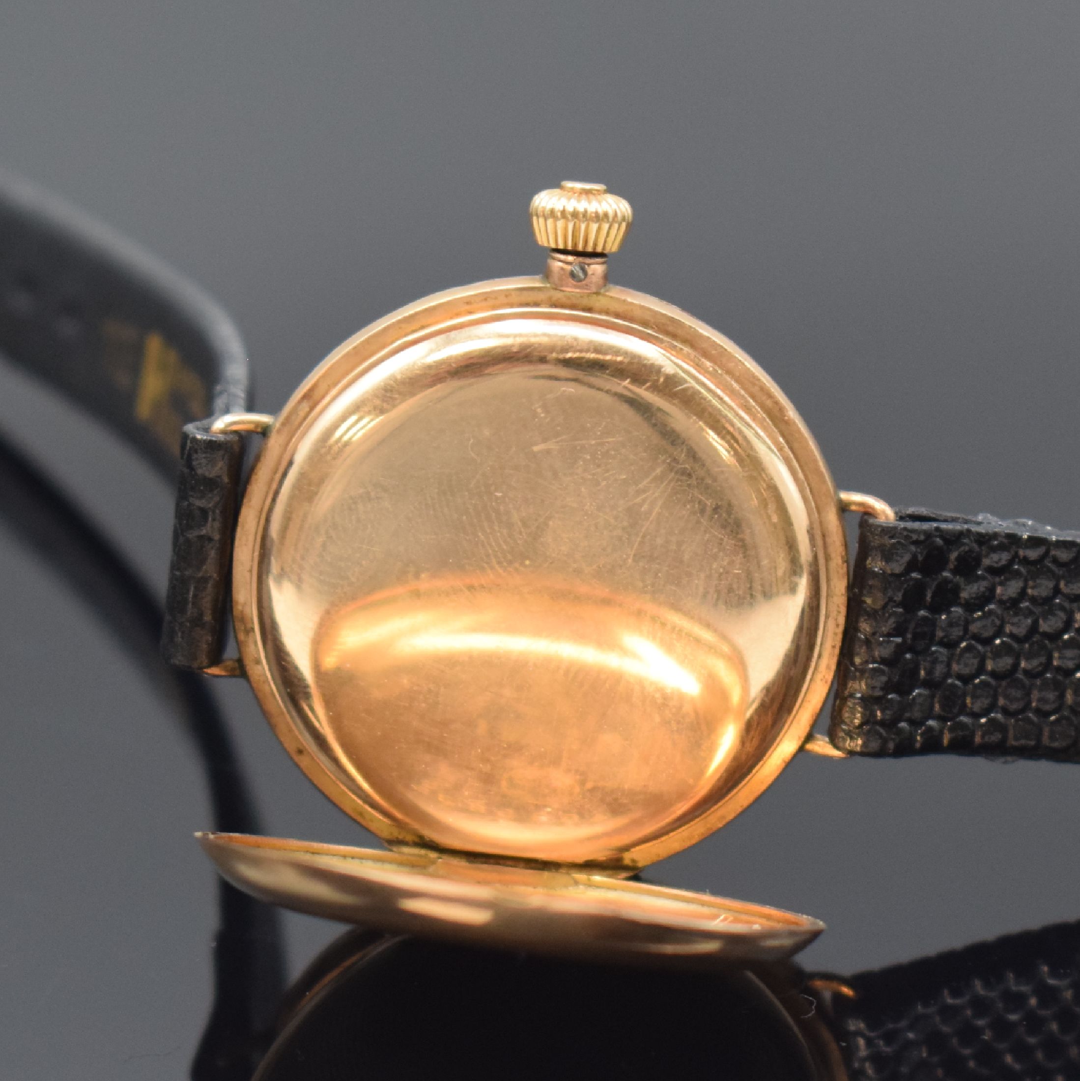 Detail d: IWC umgebaute Savonette in GG 585/000, Schweiz um 1910, 3-Deckel Goldgeh. dell., guill. Rückdeckel, Zeigerst. unter Sprungdeckel, 2 tlg.-Zifferbl. ...
