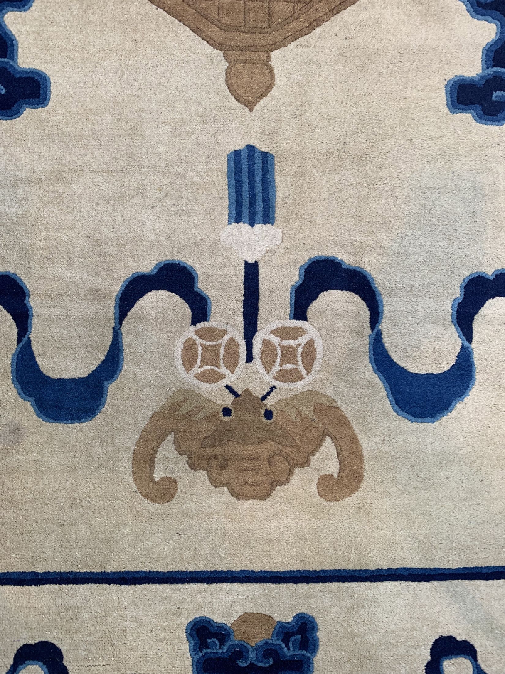 Detail d: Peking antik, China, um 1900, Wolle auf Baumwolle, ca. 353 x 283 cm, gereinigt, EHZ: 1-2