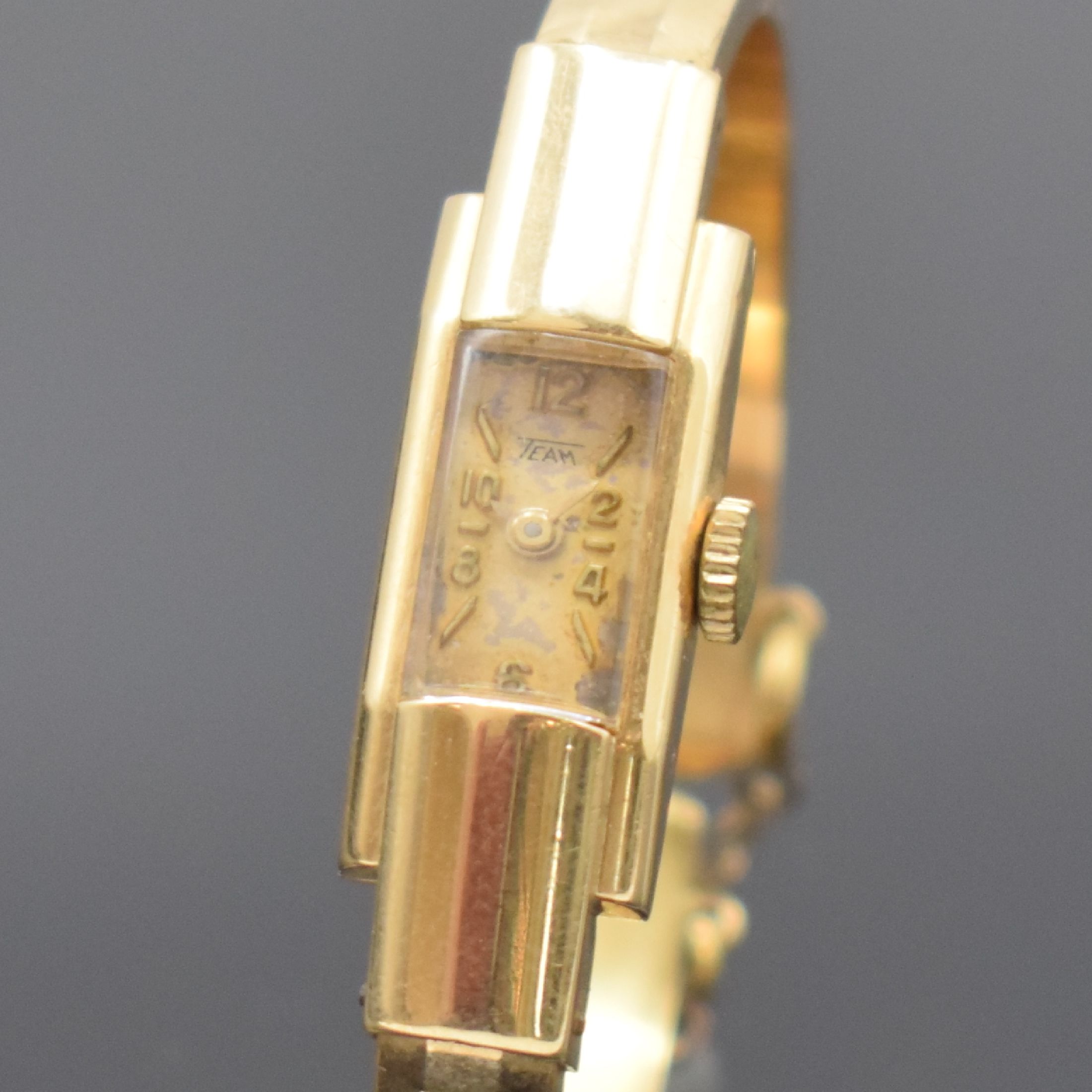 Detail a: TEAM Spangenuhr in GG 585/000, Schweiz um 1940, Handaufzug, Boden aufgedr., Spange variabel, Zifferbl. altersb. pat./fl., gold. Std.-Ind. u. arab. ...