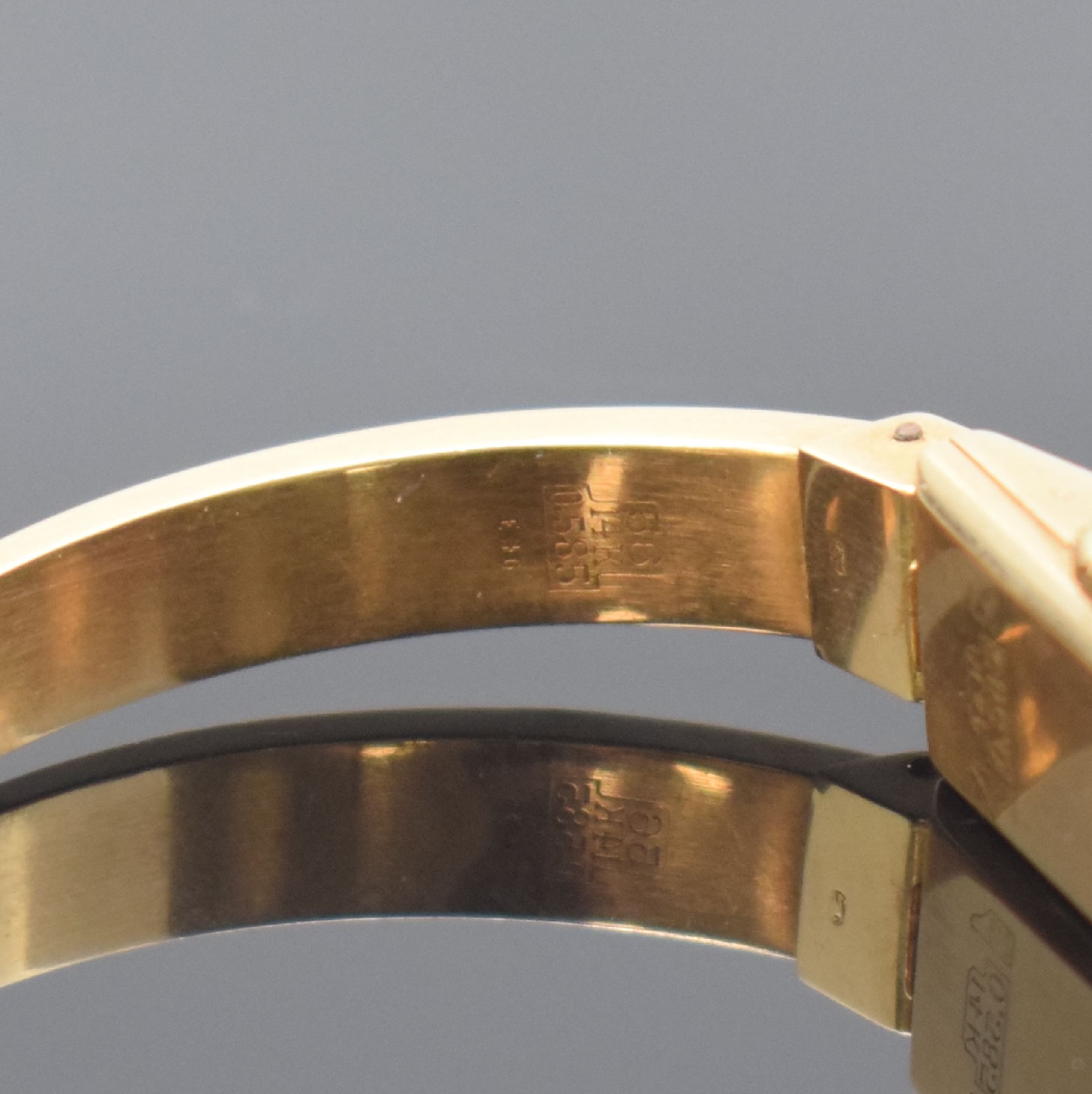 Detail b: TEAM Spangenuhr in GG 585/000, Schweiz um 1940, Handaufzug, Boden aufgedr., Spange variabel, Zifferbl. altersb. pat./fl., gold. Std.-Ind. u. arab. ...