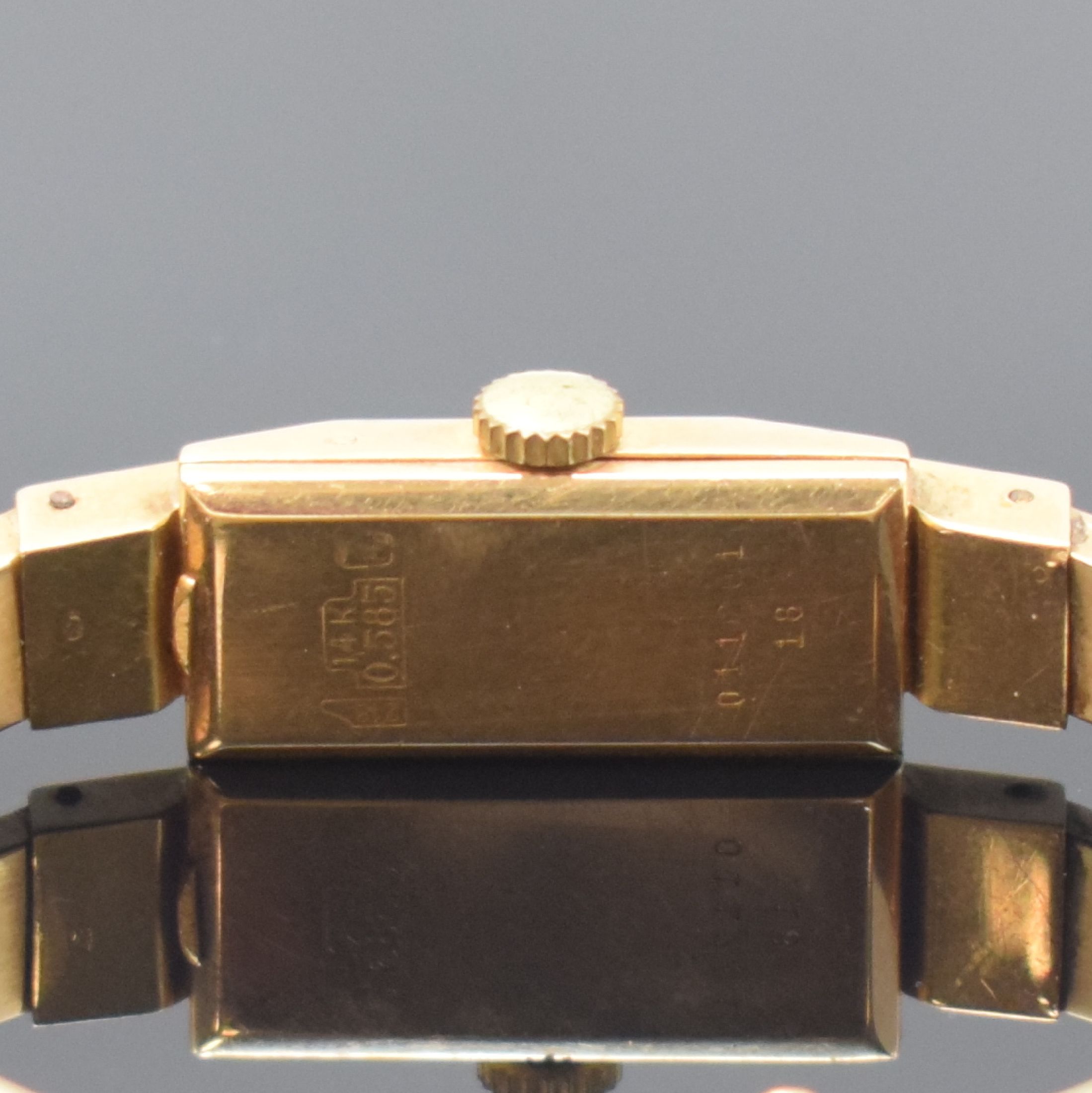 Detail d: TEAM Spangenuhr in GG 585/000, Schweiz um 1940, Handaufzug, Boden aufgedr., Spange variabel, Zifferbl. altersb. pat./fl., gold. Std.-Ind. u. arab. ...