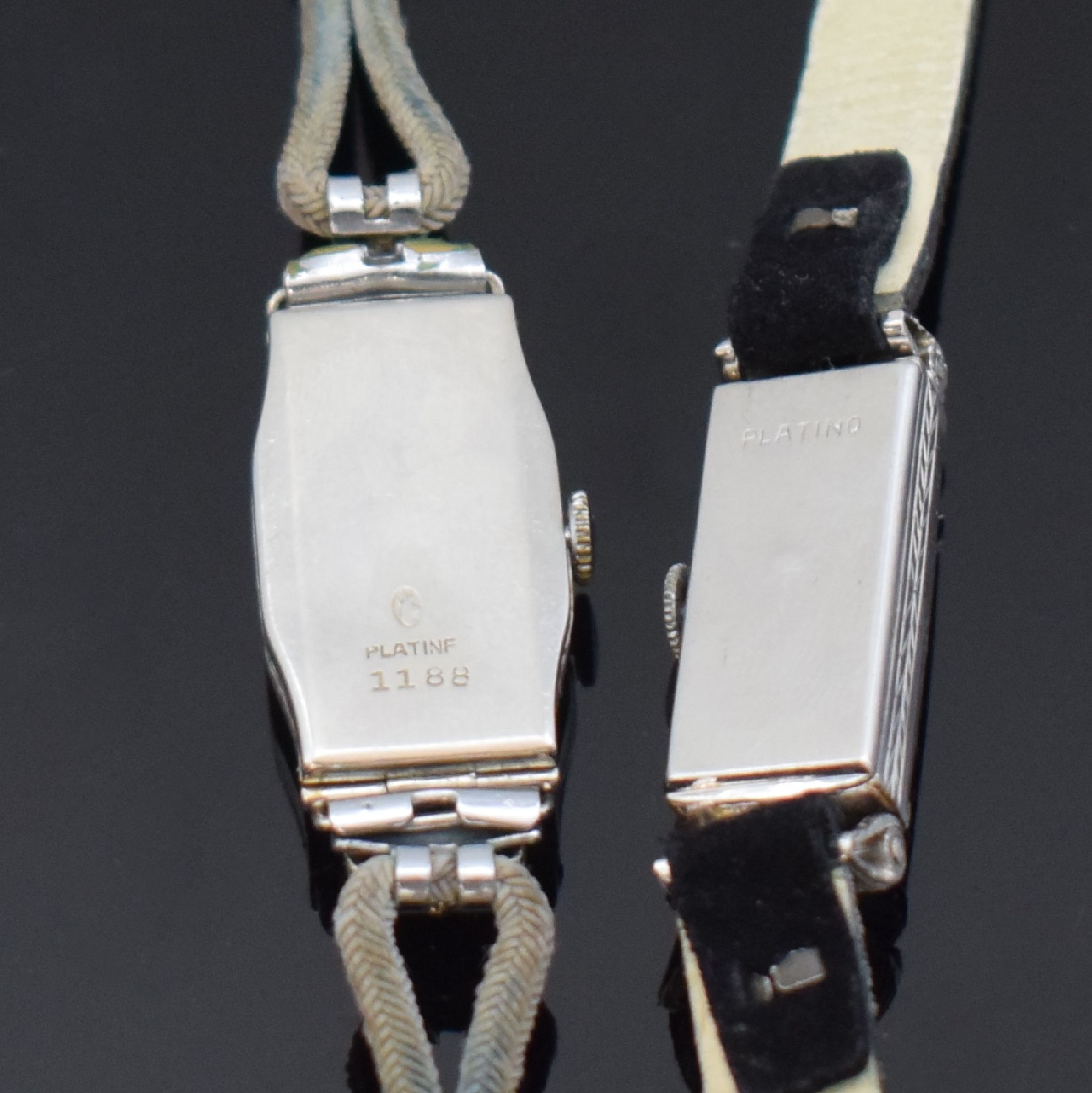 Detail b: 2 Diamantbesetzte Platin Art Deco Damenarmbanduhren, Schweiz um 1930, Handaufzug, 1.) Baguette-Geh., bewegl. Anstöße, Zifferbl.rest., silb. ...