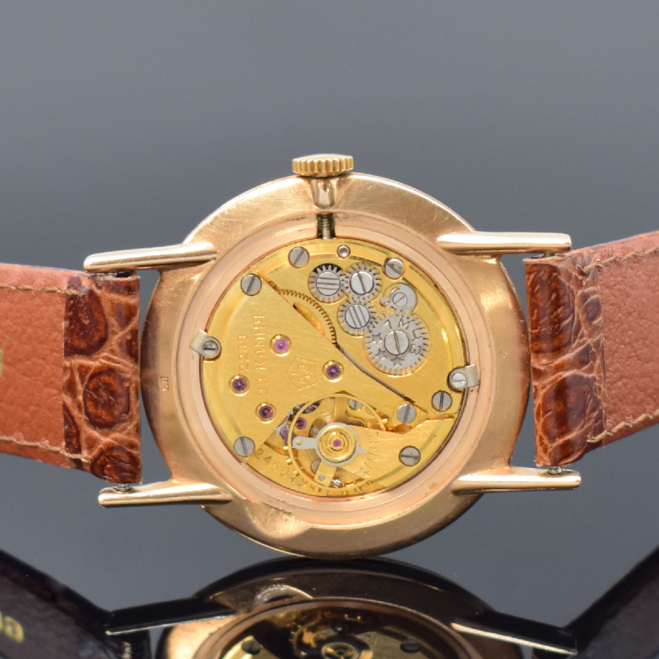 Detail d: POLJOT Herrenarmbanduhr in RG 583/000, UDSSR um 1960, Handaufzug, 3-tlg. Geh., Boden u. Glasrand aufgedr., silb. Zifferbl. fl./pat., gold. Zeiger u. ...
