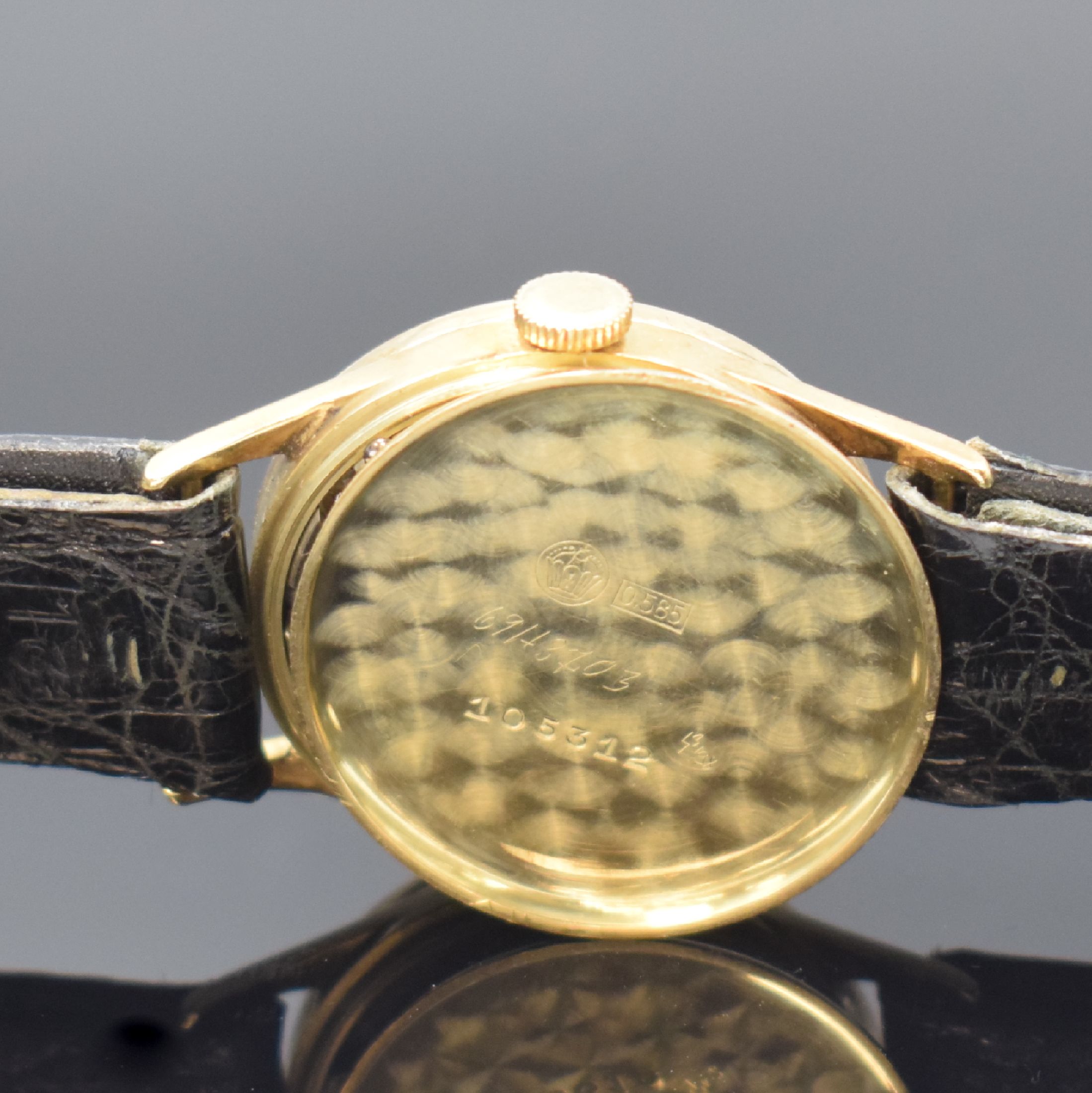 Detail e: IWC Kaliber 83 Armbanduhr in GG 585/000, Schweiz um 1942, Handaufzug, 3-tlg. neutr. Geh., Boden u. Glasrand aufgedr., schwarzes orig. Glanz-Zifferbl. ...