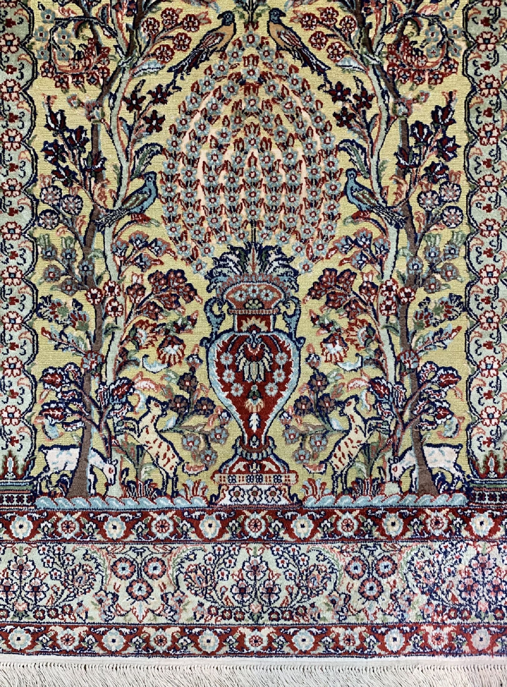 Detail b: Hereke Seide, China, ca. 50 Jahre, reine Naturseide(Metallbroschiert), ca. 152 x 93 cm, EHZ: 1-2