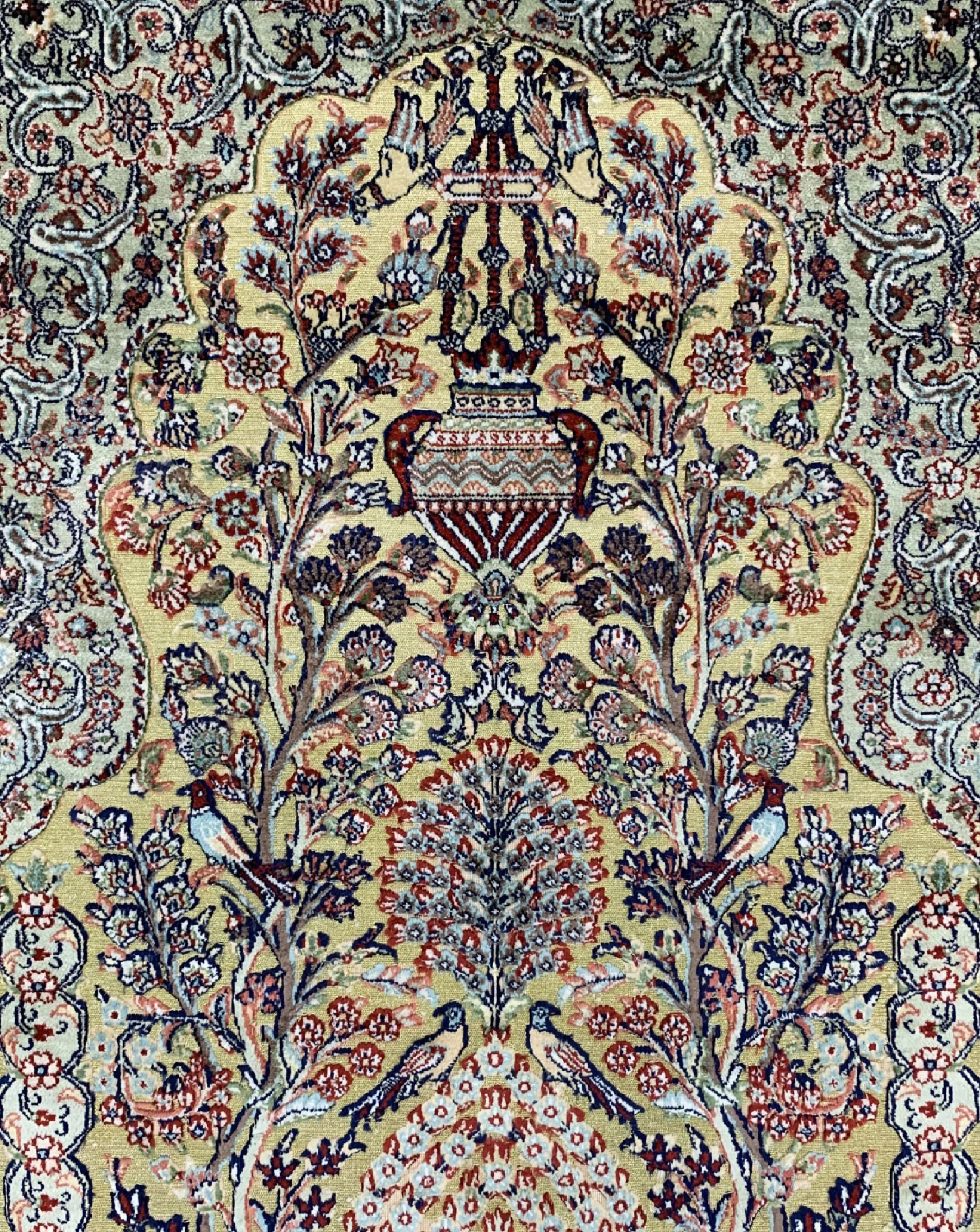 Detail c: Hereke Seide, China, ca. 50 Jahre, reine Naturseide(Metallbroschiert), ca. 152 x 93 cm, EHZ: 1-2