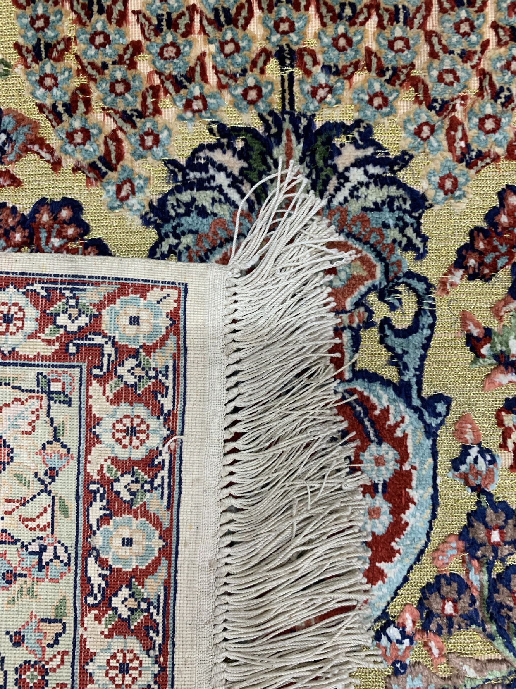 Detail e: Hereke Seide, China, ca. 50 Jahre, reine Naturseide(Metallbroschiert), ca. 152 x 93 cm, EHZ: 1-2