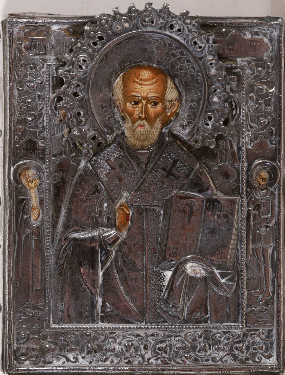 Detail l: Zwei Ikonen, Russland, um 1880/90, Hl. Nikolaus und Christus Pantokrator, Silberoklad, z.T. graviert und ziseliert, einmal im Rahmen, komplett 21x 19 ...