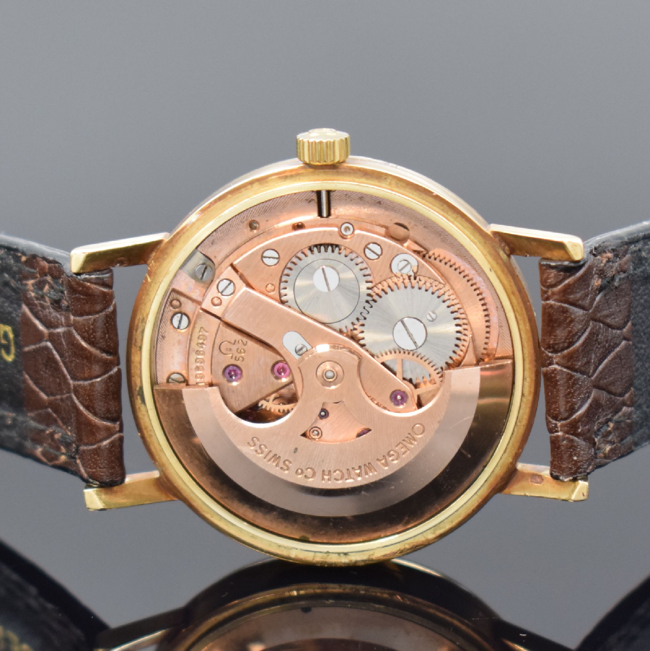 Detail d: OMEGA Automatik Armbanduhr in GG 585/000 Referenz 14792 62, Schweiz um 1963, 3-tlg. Geh., Boden u. Glasrand aufgedr., silb. Zifferbl. pat./fl., gold. ...