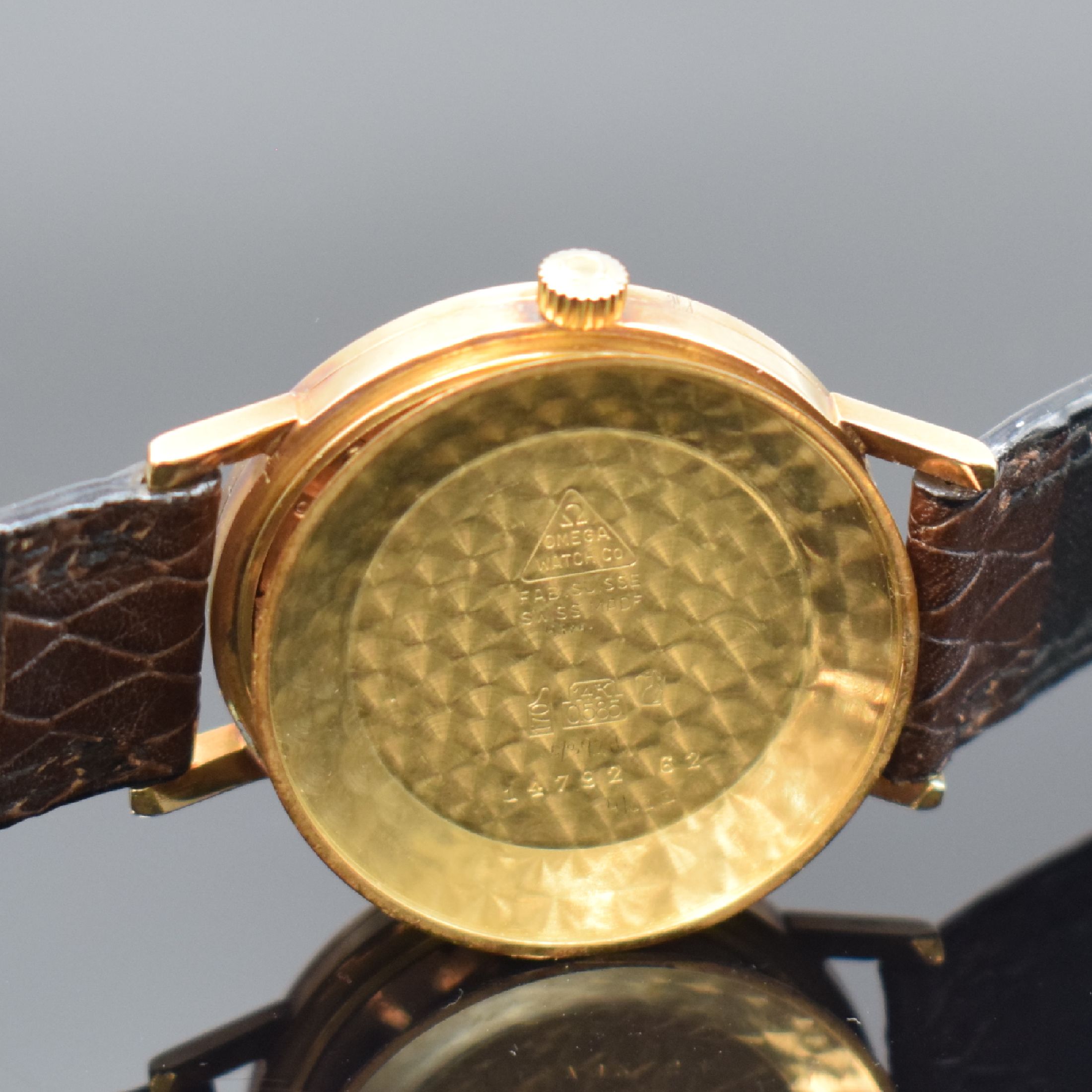 Detail f: OMEGA Automatik Armbanduhr in GG 585/000 Referenz 14792 62, Schweiz um 1963, 3-tlg. Geh., Boden u. Glasrand aufgedr., silb. Zifferbl. pat./fl., gold. ...