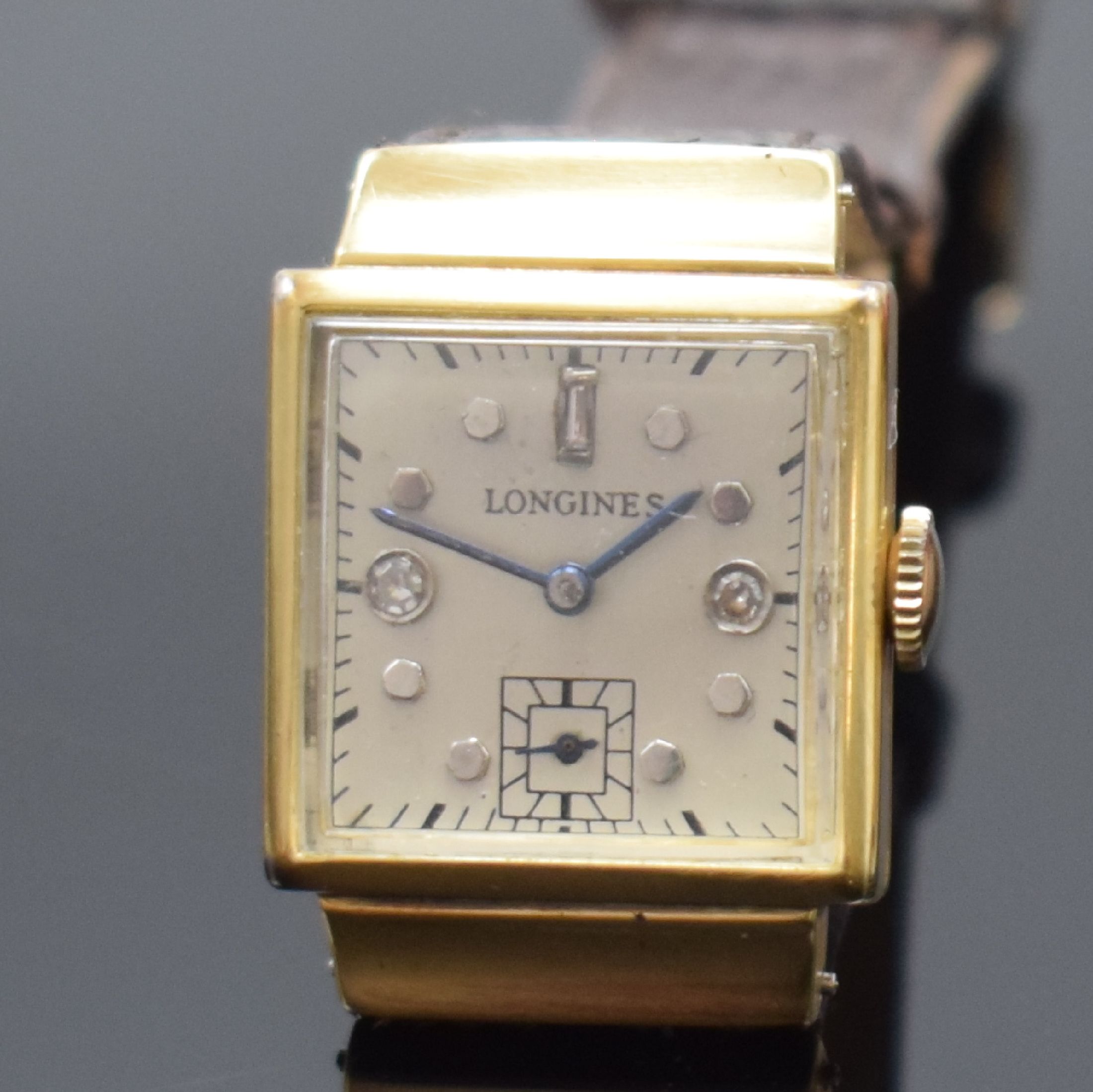 Detail b: Longines quadratische Armbanduhr in GG 585/000 und eine weitere Armbanduhr, Schweiz/USA um 1945, Handaufzug, 2-tlg. Gehäuse, Böden aufgedr., silb. ...