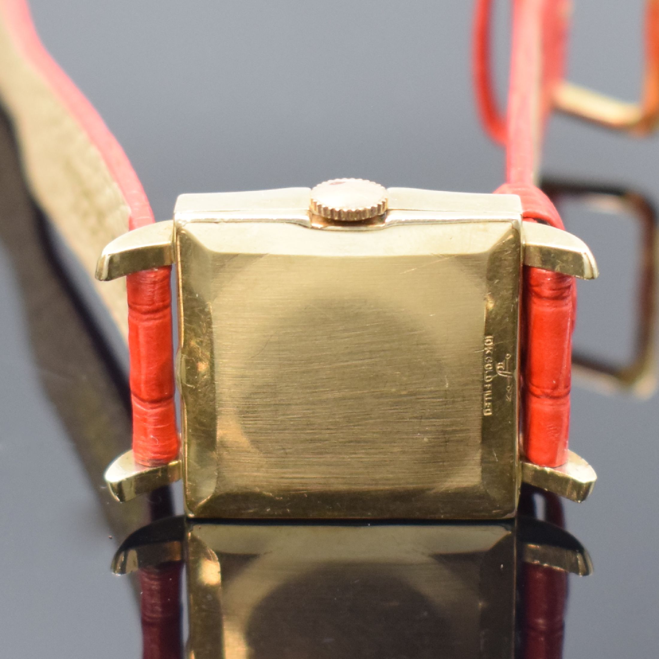 Detail c: Longines quadratische Armbanduhr in GG 585/000 und eine weitere Armbanduhr, Schweiz/USA um 1945, Handaufzug, 2-tlg. Gehäuse, Böden aufgedr., silb. ...