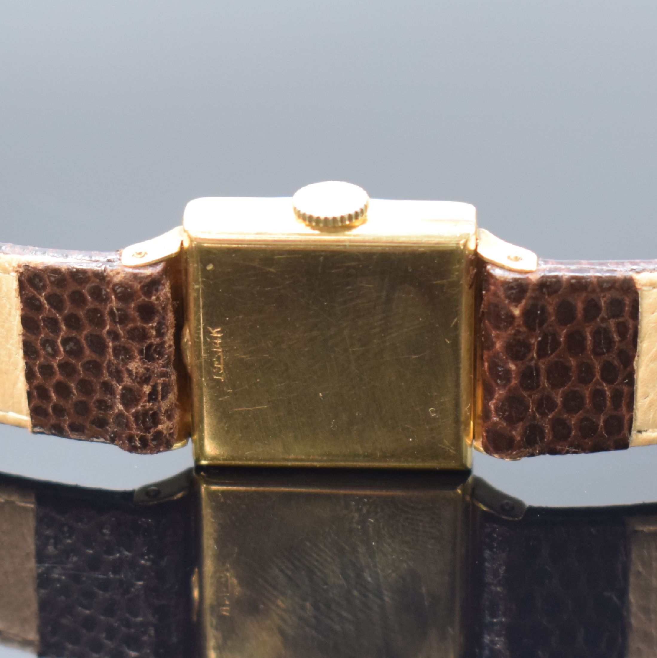 Detail d: Longines quadratische Armbanduhr in GG 585/000 und eine weitere Armbanduhr, Schweiz/USA um 1945, Handaufzug, 2-tlg. Gehäuse, Böden aufgedr., silb. ...