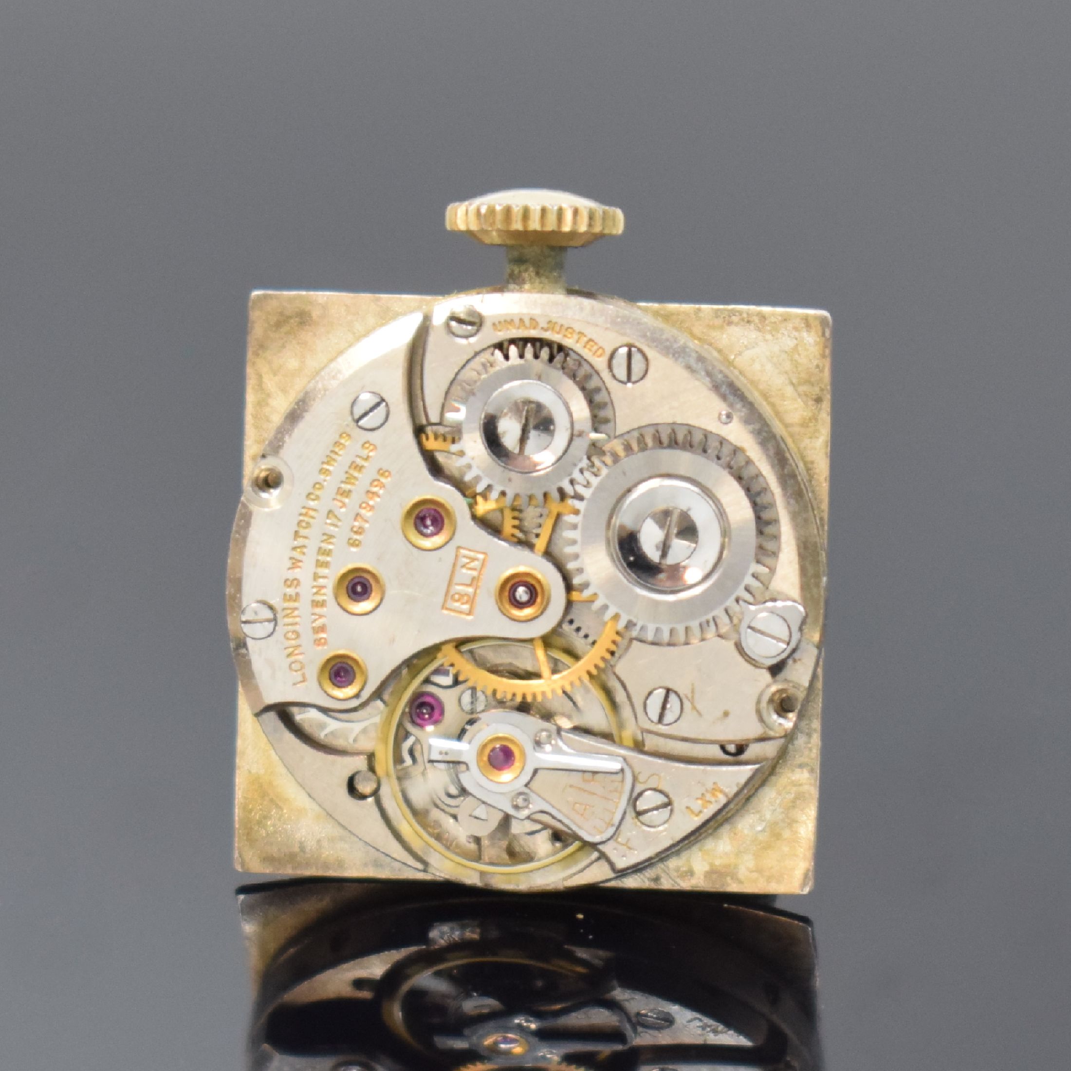 Detail e: Longines quadratische Armbanduhr in GG 585/000 und eine weitere Armbanduhr, Schweiz/USA um 1945, Handaufzug, 2-tlg. Gehäuse, Böden aufgedr., silb. ...