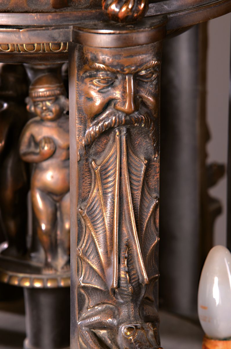 Detail b: Deckenleuchter, deutsch, um 1910, massiv Bronze, reich reliefiert mit Drachen, Maskeronen, Kinderfiguren und Steinböcken, teils vollplastisch ...