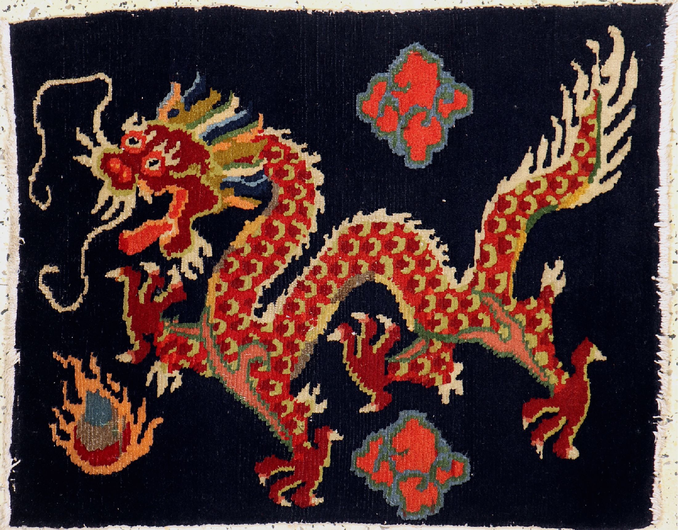 Drachenteppich, Tibet, um 1940, Wolle auf Baumwolle, ca. 79 x 63 cm, EHZ: 2-3