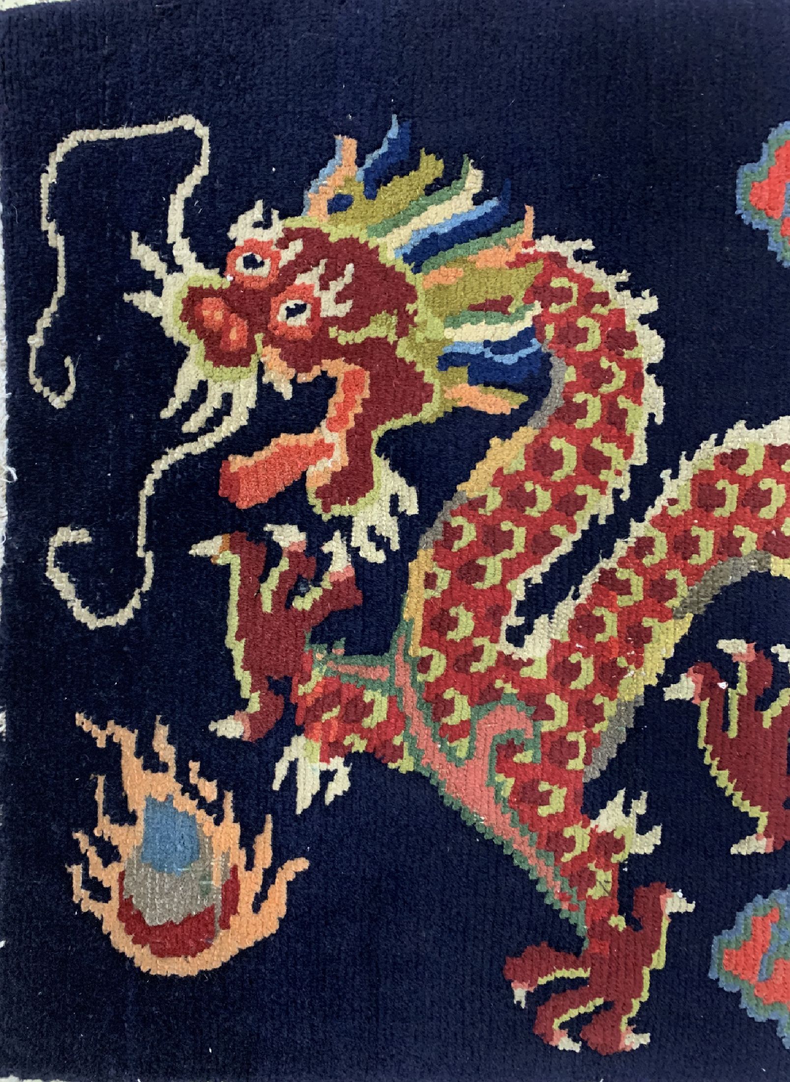 Detail a: Drachenteppich, Tibet, um 1940, Wolle auf Baumwolle, ca. 79 x 63 cm, EHZ: 2-3
