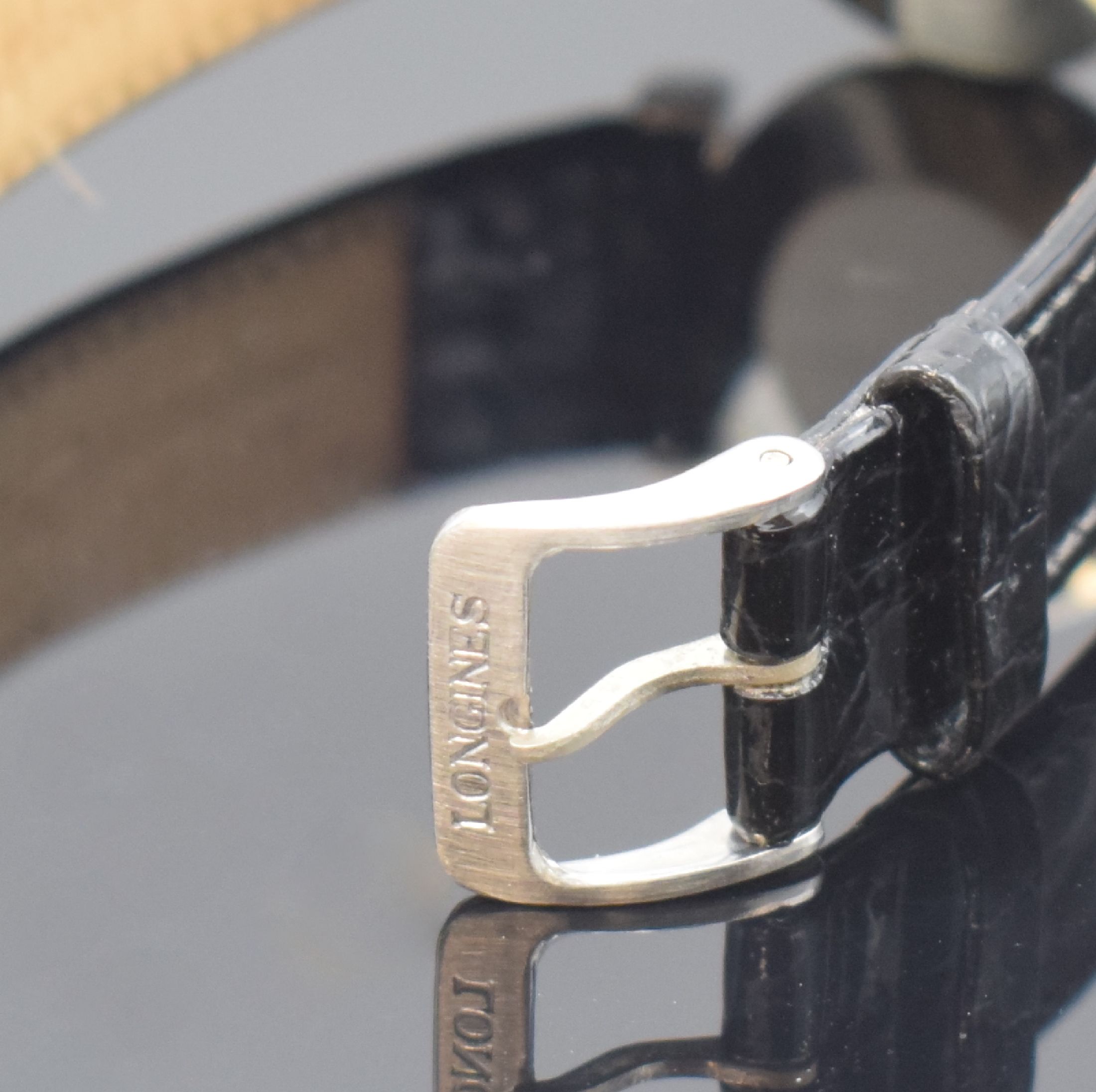 Detail b: LONGINES Armbanduhr in WG 585/000 mit Diamanten, Schweiz/USA um 1952, Handaufzug, 2-tlg. Geh., Boden aufgedr., ausgefallene Bandanstöße m. ...