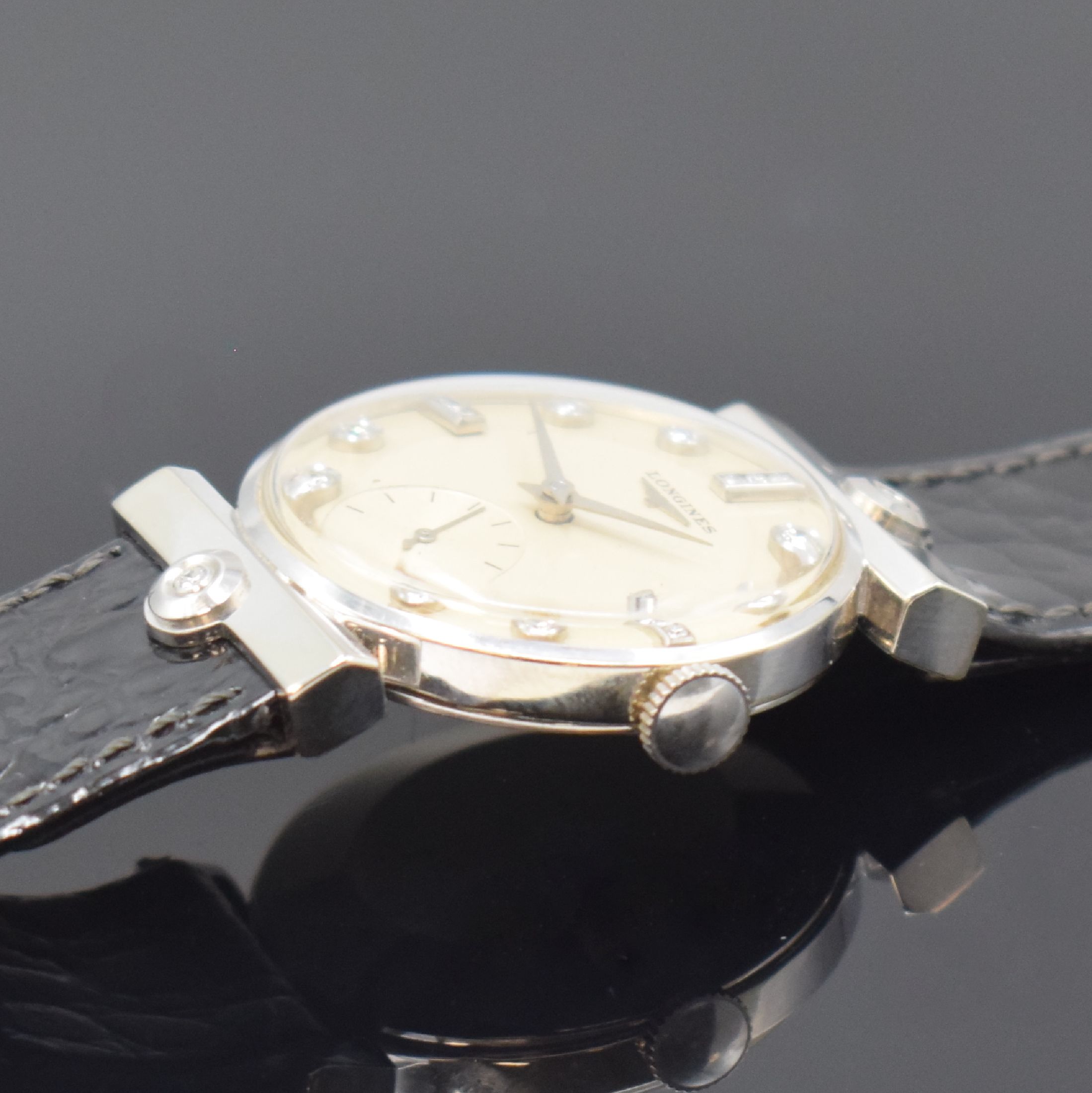 Detail c: LONGINES Armbanduhr in WG 585/000 mit Diamanten, Schweiz/USA um 1952, Handaufzug, 2-tlg. Geh., Boden aufgedr., ausgefallene Bandanstöße m. ...