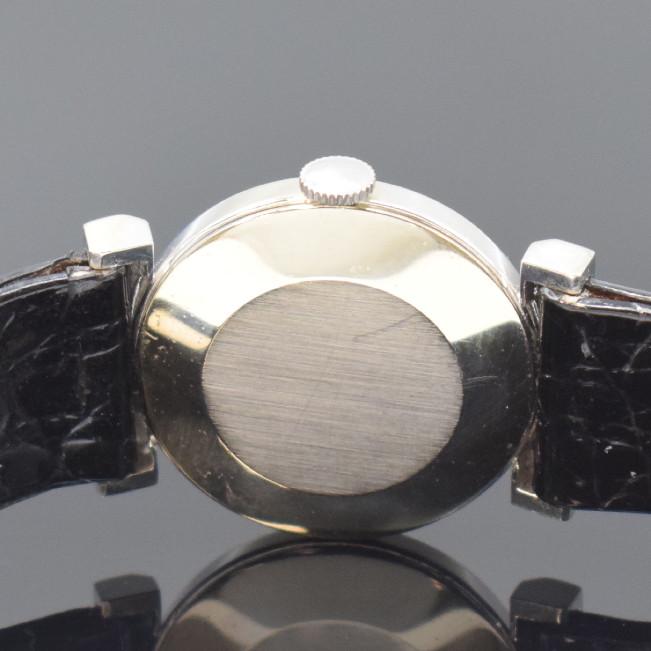 Detail d: LONGINES Armbanduhr in WG 585/000 mit Diamanten, Schweiz/USA um 1952, Handaufzug, 2-tlg. Geh., Boden aufgedr., ausgefallene Bandanstöße m. ...