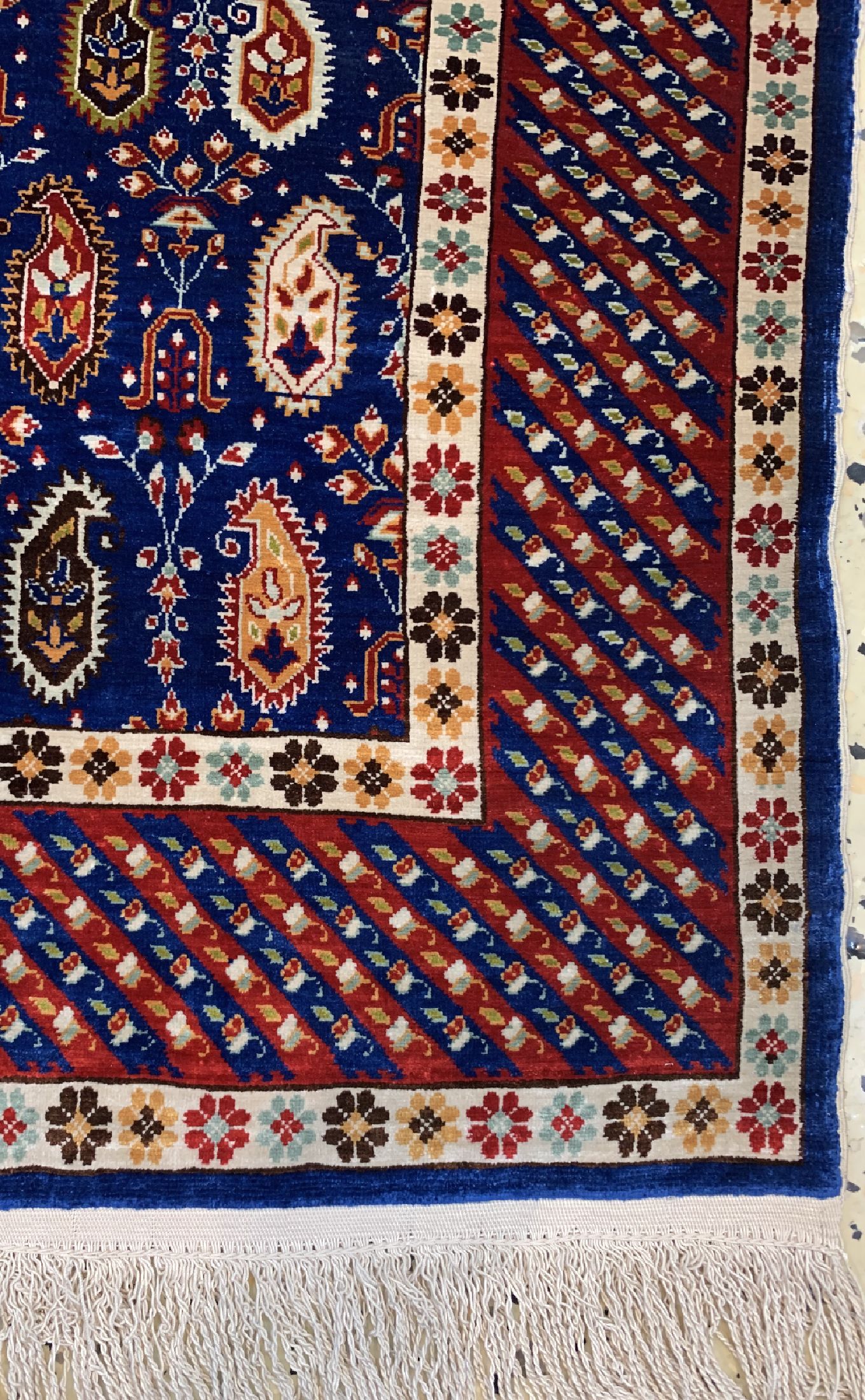 Detail a: Hereke Seide fein, signiert, Türkei, um 1960, reine Naturseide, ca. 96 x 66 cm, ca. 1,0 Mio. Kn/qm, EHZ: 1