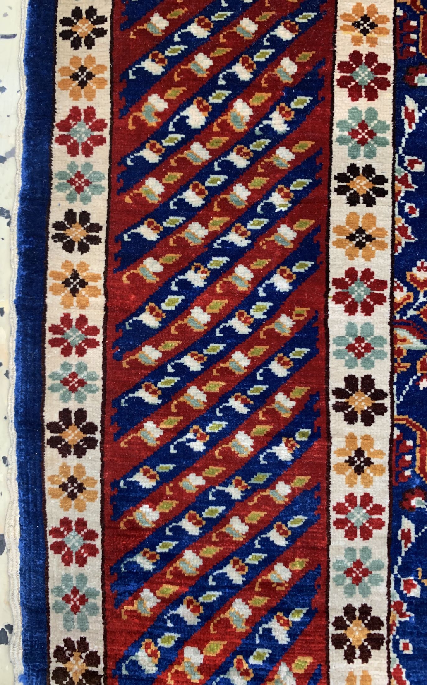 Detail c: Hereke Seide fein, signiert, Türkei, um 1960, reine Naturseide, ca. 96 x 66 cm, ca. 1,0 Mio. Kn/qm, EHZ: 1