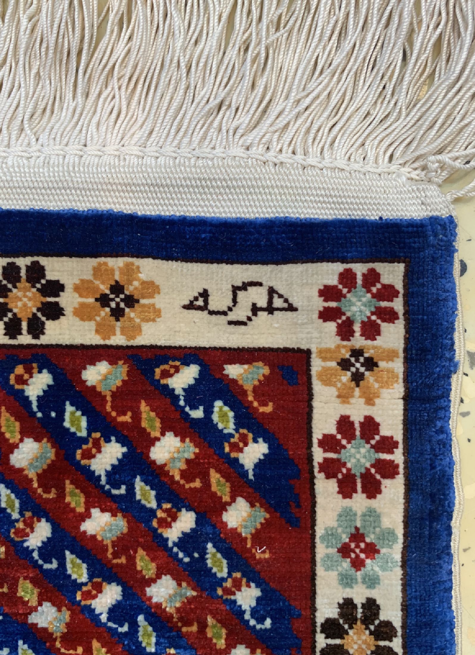 Detail d: Hereke Seide fein, signiert, Türkei, um 1960, reine Naturseide, ca. 96 x 66 cm, ca. 1,0 Mio. Kn/qm, EHZ: 1