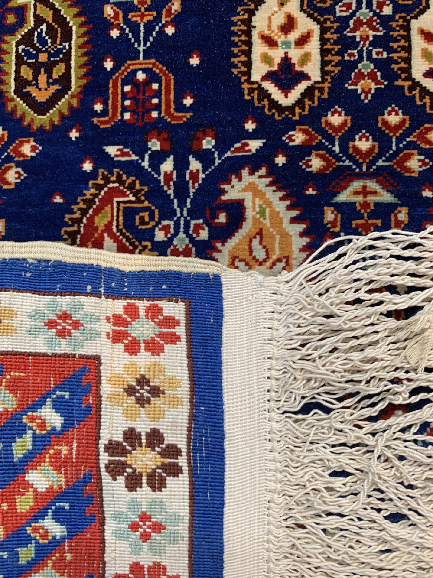Detail e: Hereke Seide fein, signiert, Türkei, um 1960, reine Naturseide, ca. 96 x 66 cm, ca. 1,0 Mio. Kn/qm, EHZ: 1