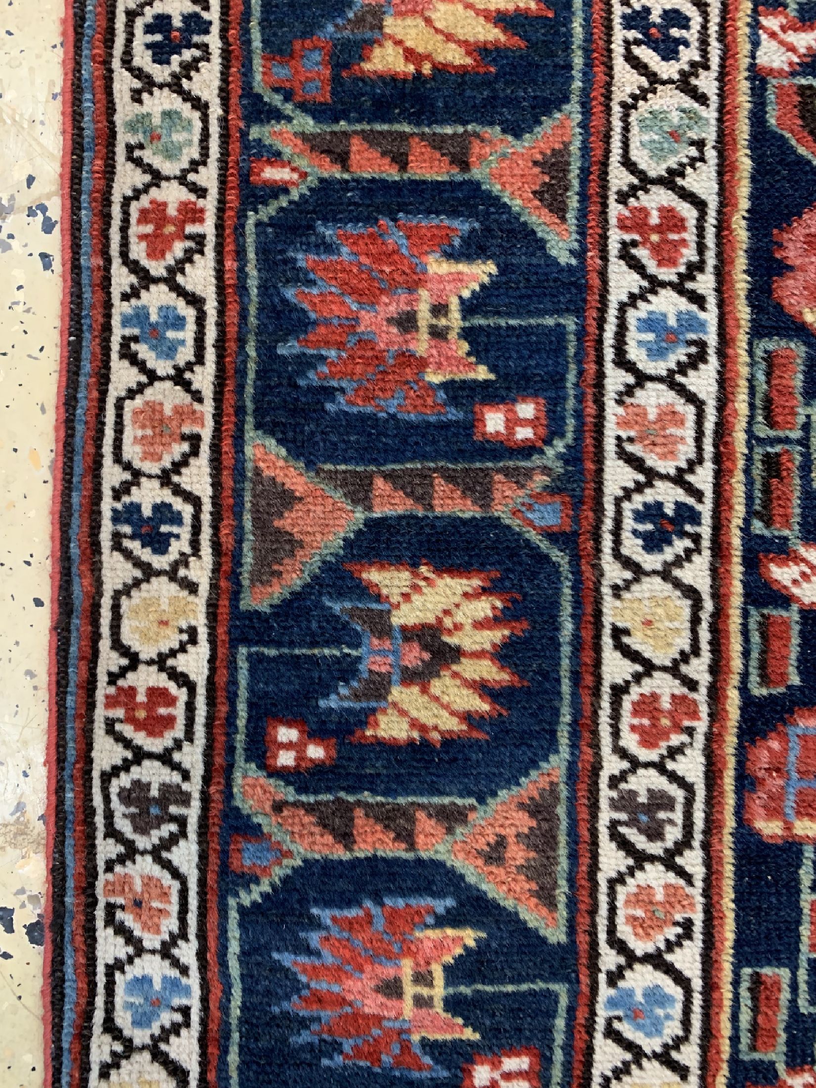 Detail c: Antiker Shahsawan, Persien, 19.Jhd, Wolle auf Wolle, ca. 400 x 100 cm, EHZ: 2-3(kleines Loch).