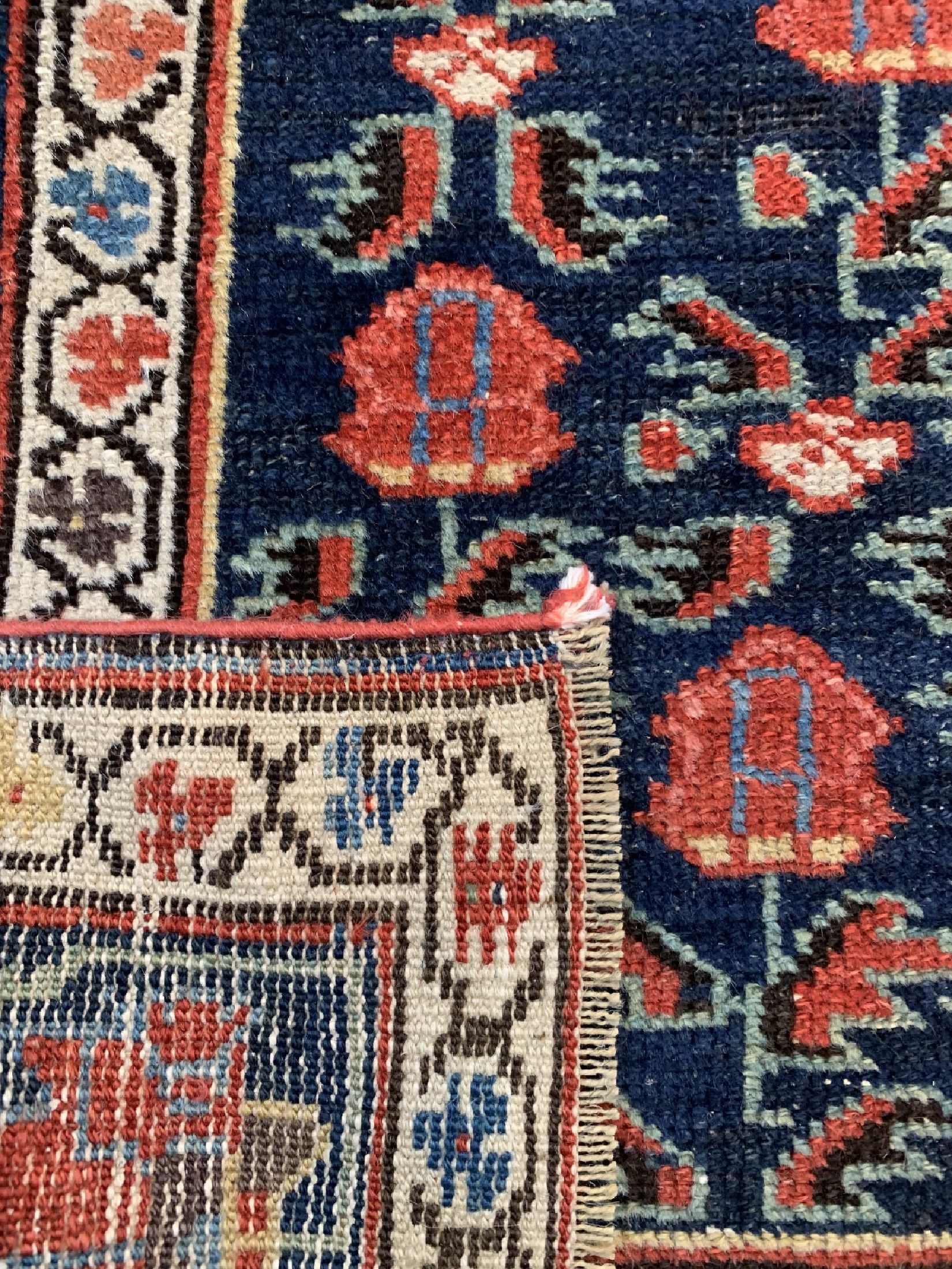 Detail e: Antiker Shahsawan, Persien, 19.Jhd, Wolle auf Wolle, ca. 400 x 100 cm, EHZ: 2-3(kleines Loch).