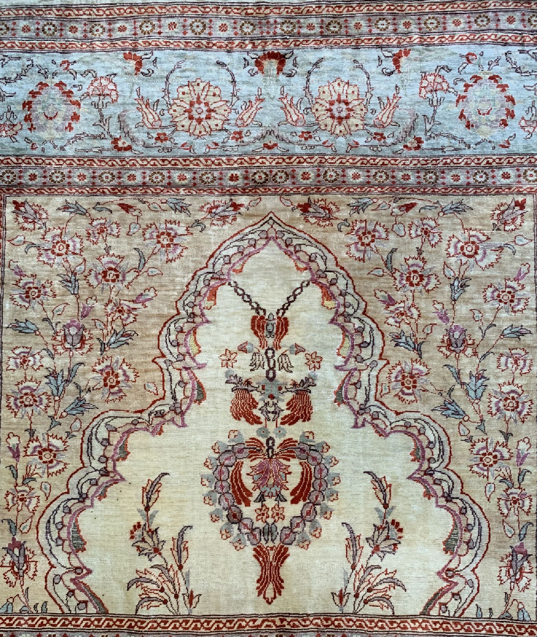 Detail b: Hereke Seide fein, Türkei, um 1960, reine Naturseide, ca. 87 x 97 cm, ca. 1,0 Mio. Kn/qm, EHZ: 1-2