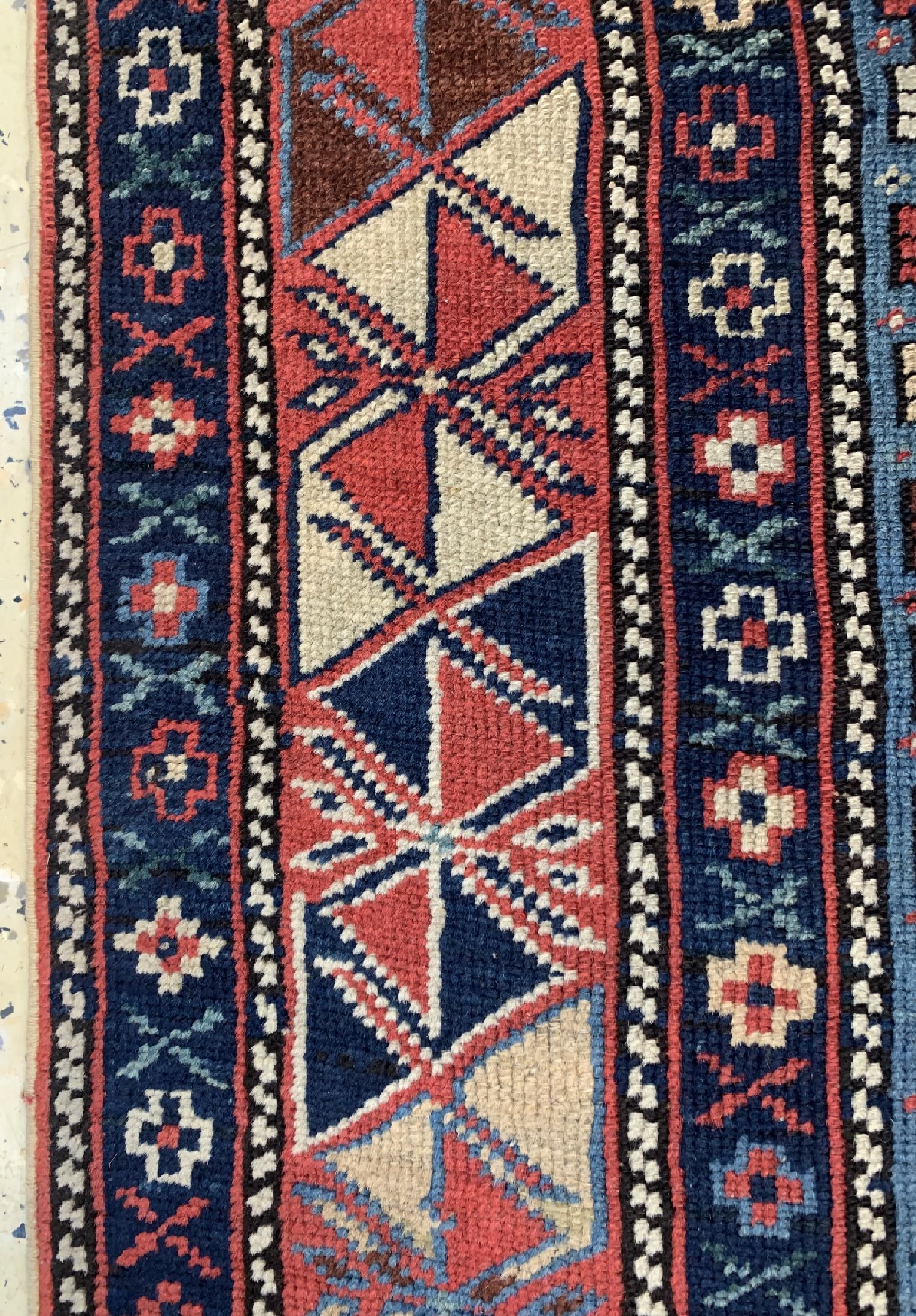 Detail d: Schirwan"Gebetsteppich", Kaukasus, 19.Jhd, Wolle auf Wolle, ca. 141 x 107 cm, EHZ: 2