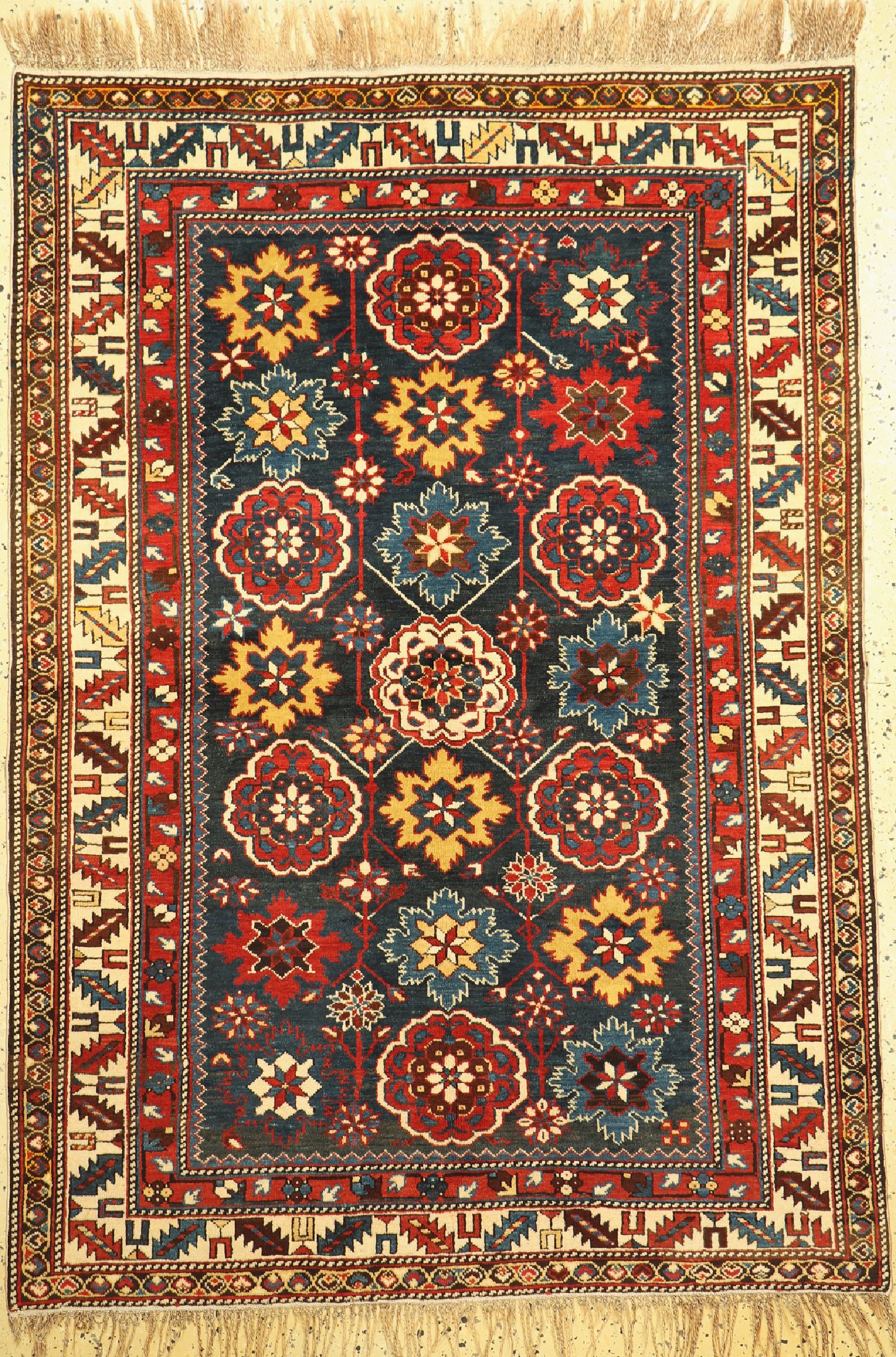 Antiker Blüten-Schirwan, Kaukasus, 19.Jhd, Wolle auf Wolle, ca. 182 x 131 cm, EHZ: 2