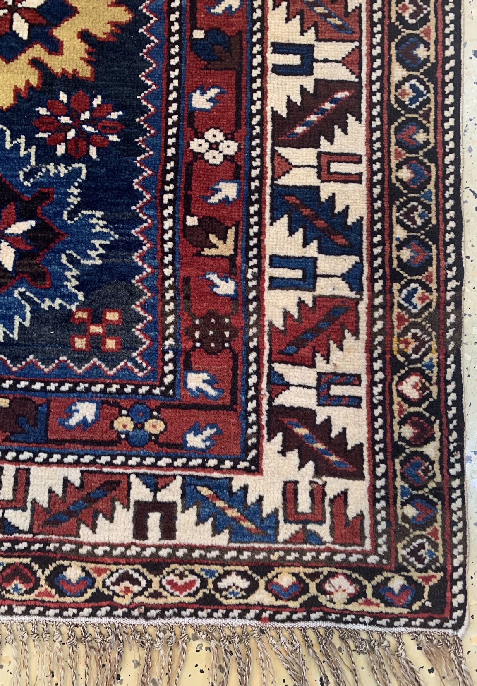 Detail a: Antiker Blüten-Schirwan, Kaukasus, 19.Jhd, Wolle auf Wolle, ca. 182 x 131 cm, EHZ: 2