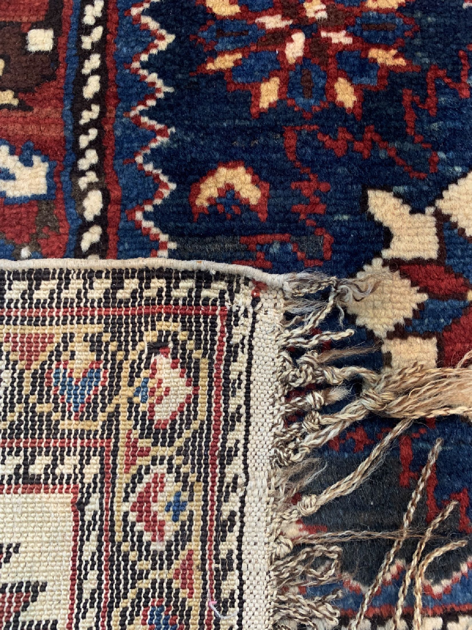 Detail f: Antiker Blüten-Schirwan, Kaukasus, 19.Jhd, Wolle auf Wolle, ca. 182 x 131 cm, EHZ: 2