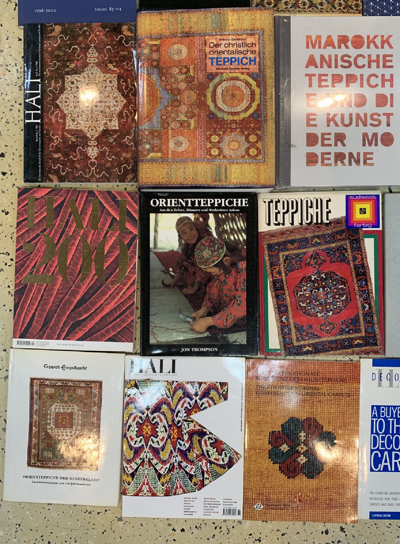 Detail b: 39 Lots Teppichbücher, 