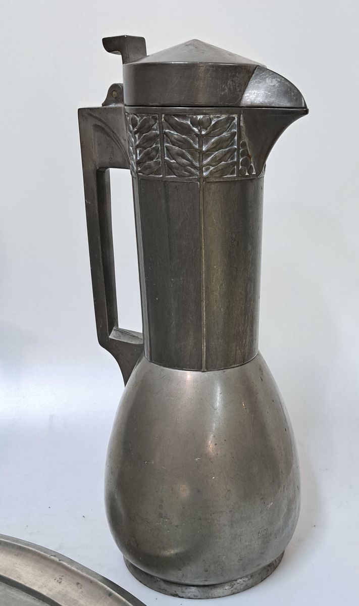 Detail b: Großes Lot Jugendstilzinn: Gemüse-/ Puddingschüssel, Entw. Hermann Fauser 1901/02;gravierter Einsatz mit Widmung, Birkenzweig- Dekor, Blatt u. ...